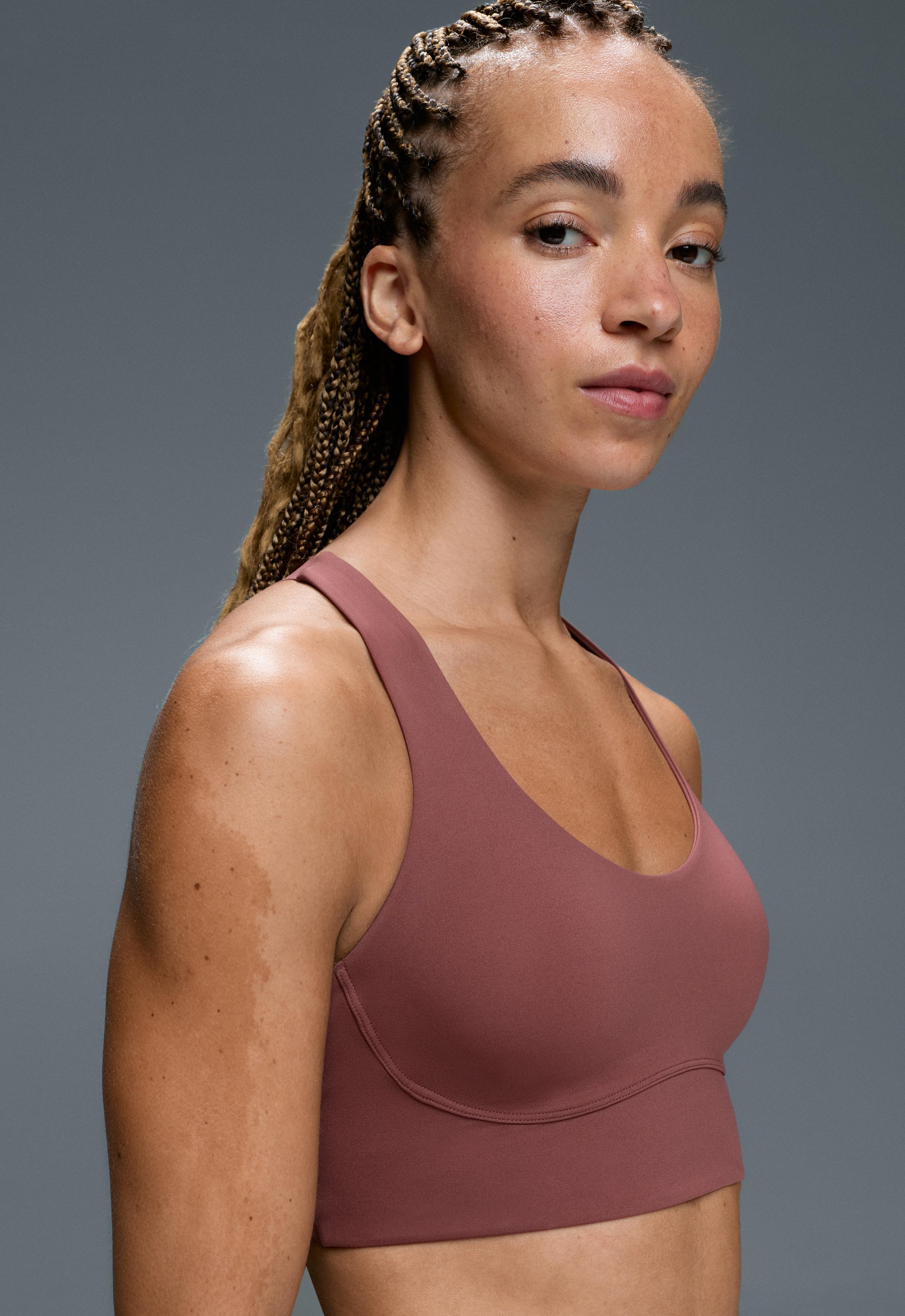 Compressive medium-support crossover back sports bra - FADED BURGUNDY
