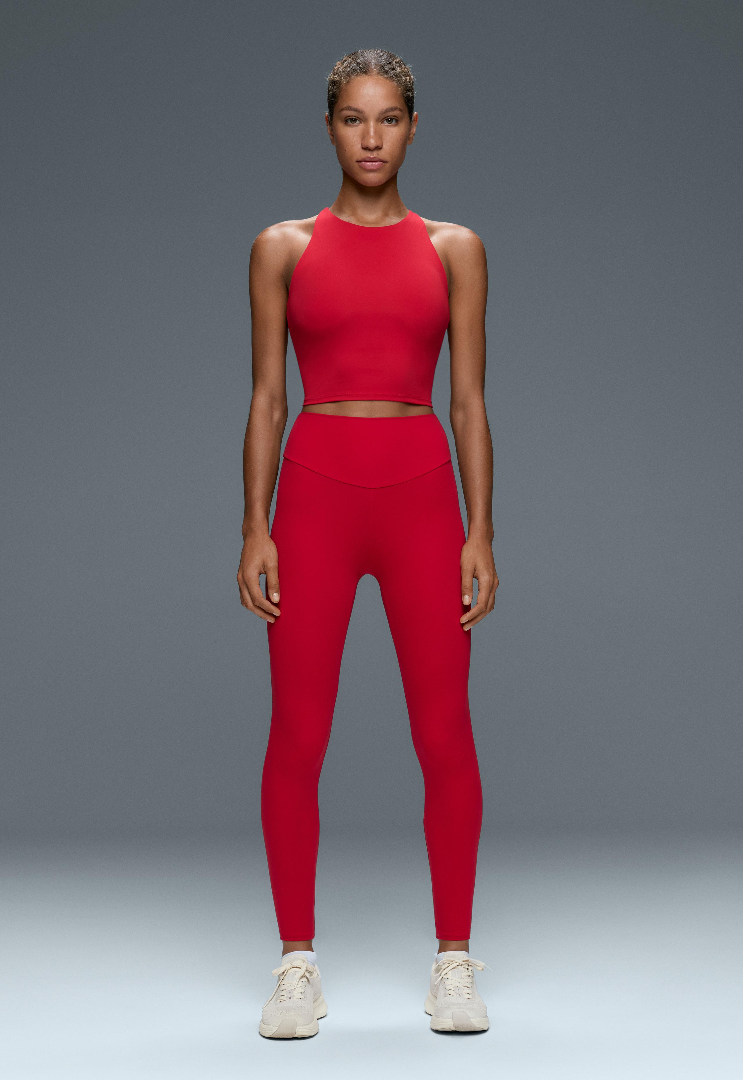 Comfortlux strappy tank top with cups - STRONG RED