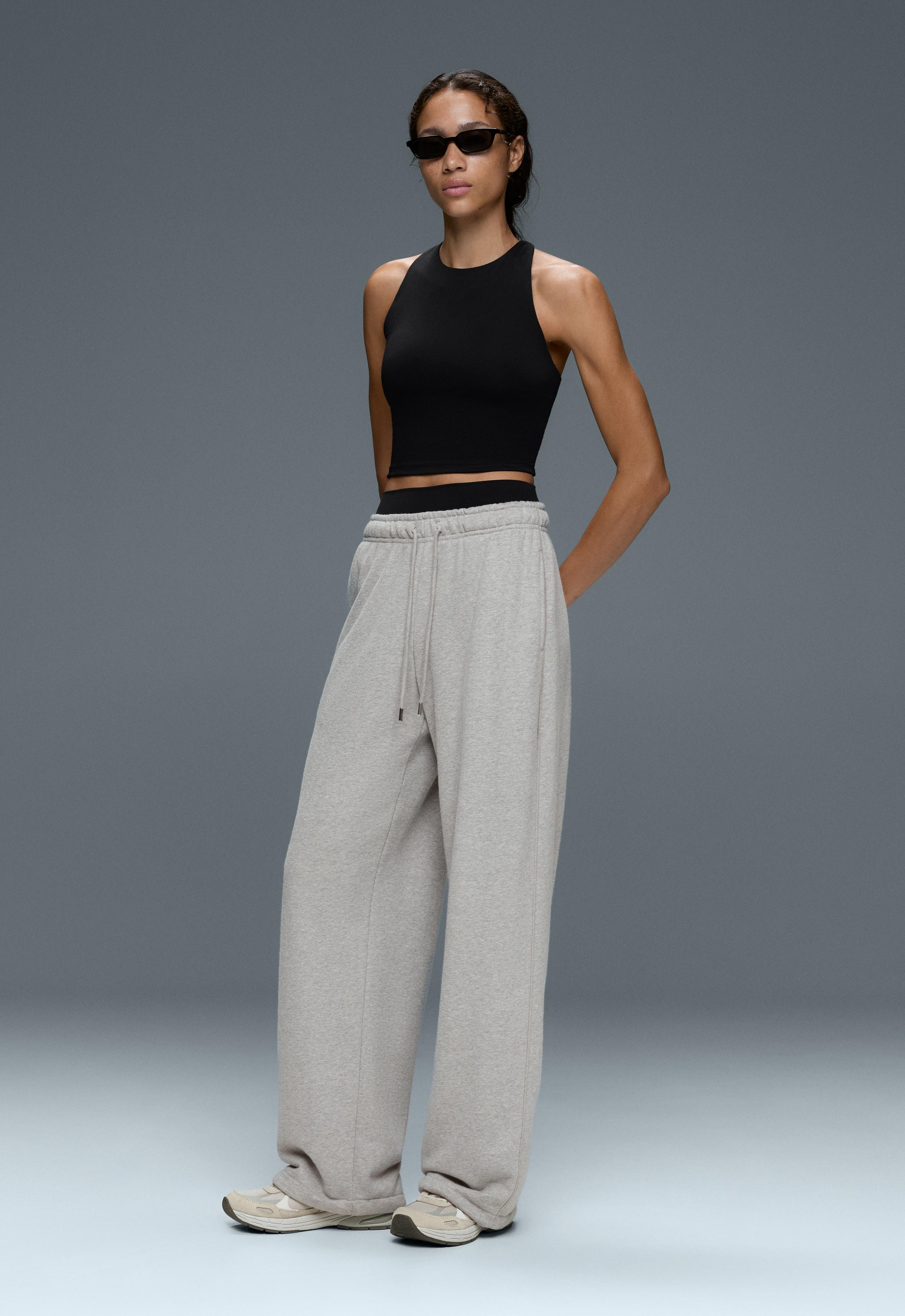 Comfortlux strappy tank top with cups - BLACK