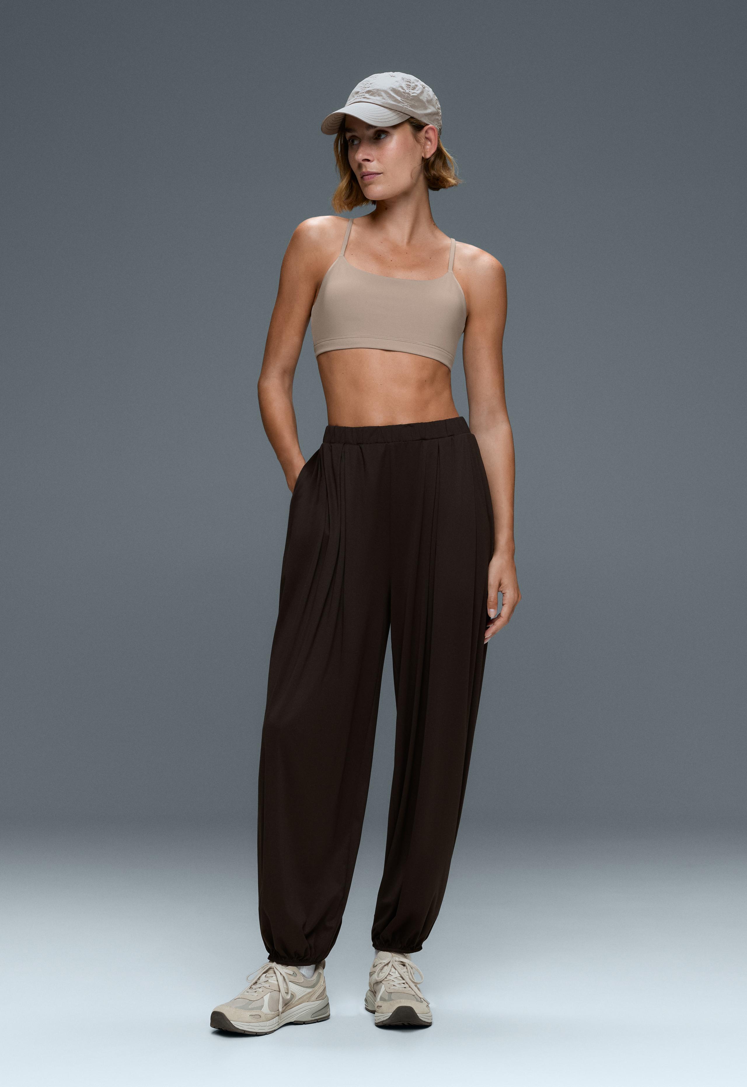 Low-support Comfortlux sports bra with straps - LIGHT STONE