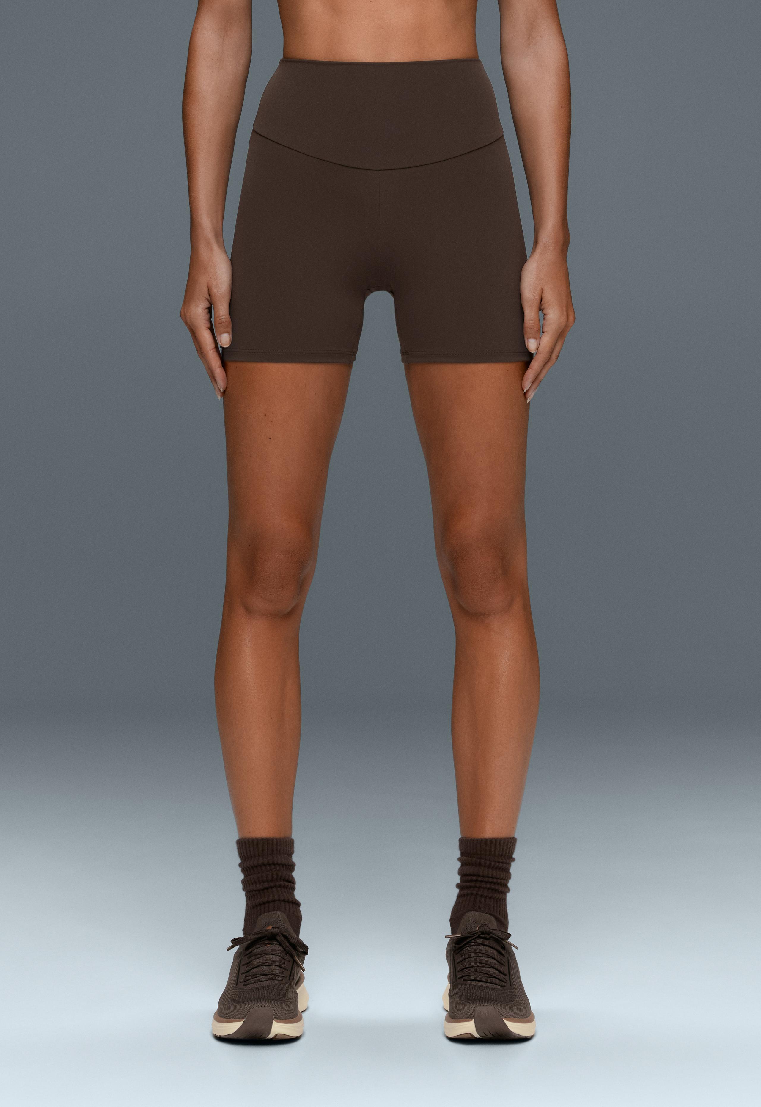 Comfortlux high-waisted 10cm hot pants - BROWN