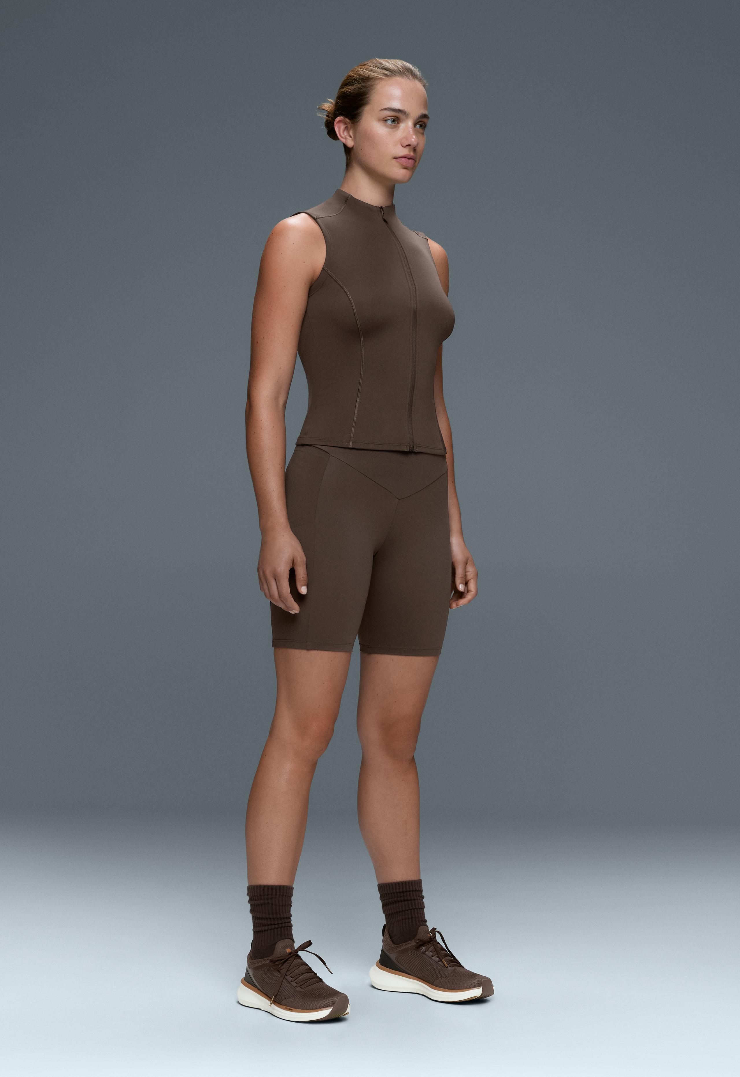 Sleeveless zip T-shirt - BROWN