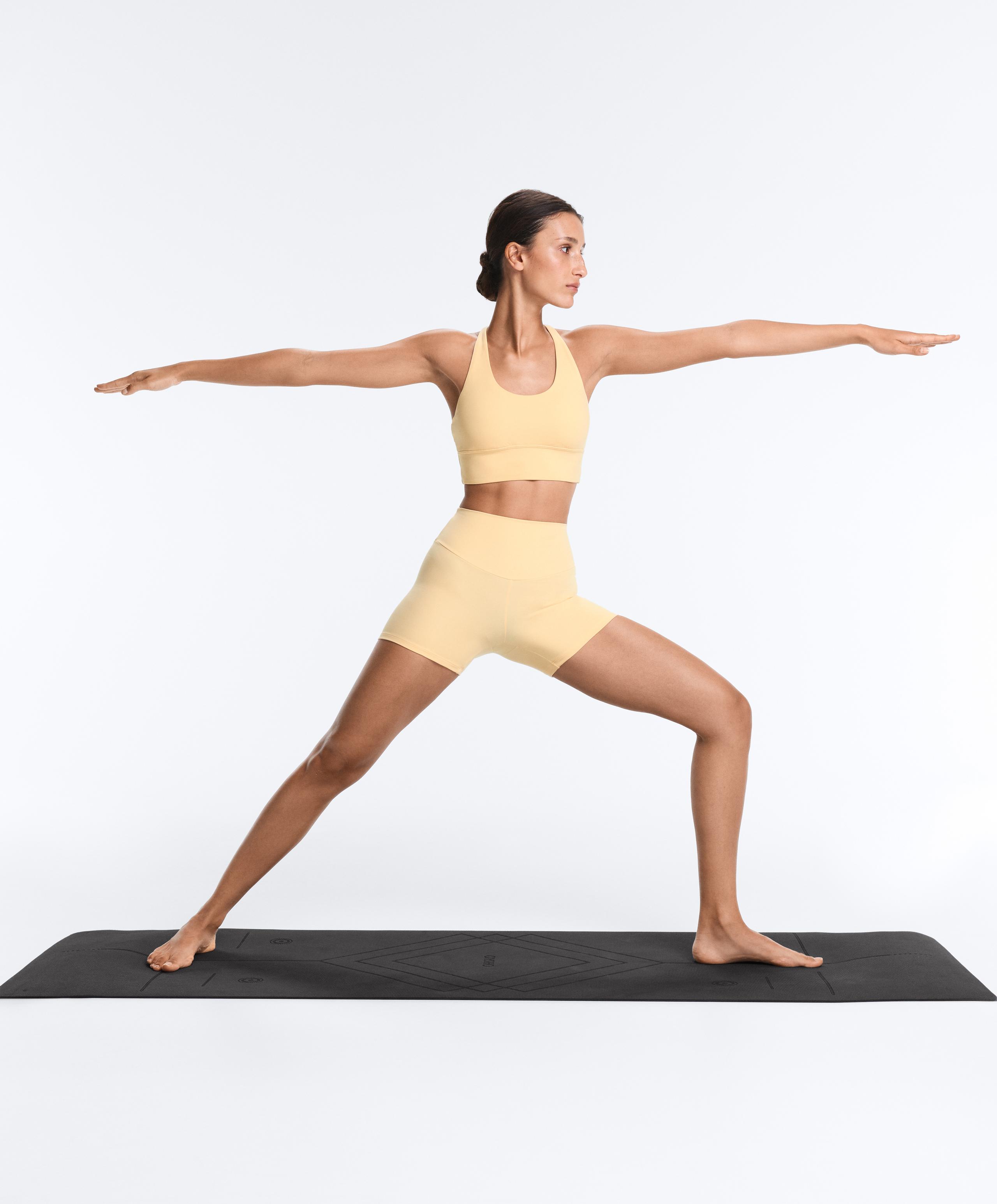 Comfortlux high-waisted 10cm hot pants - PALE YELLOW