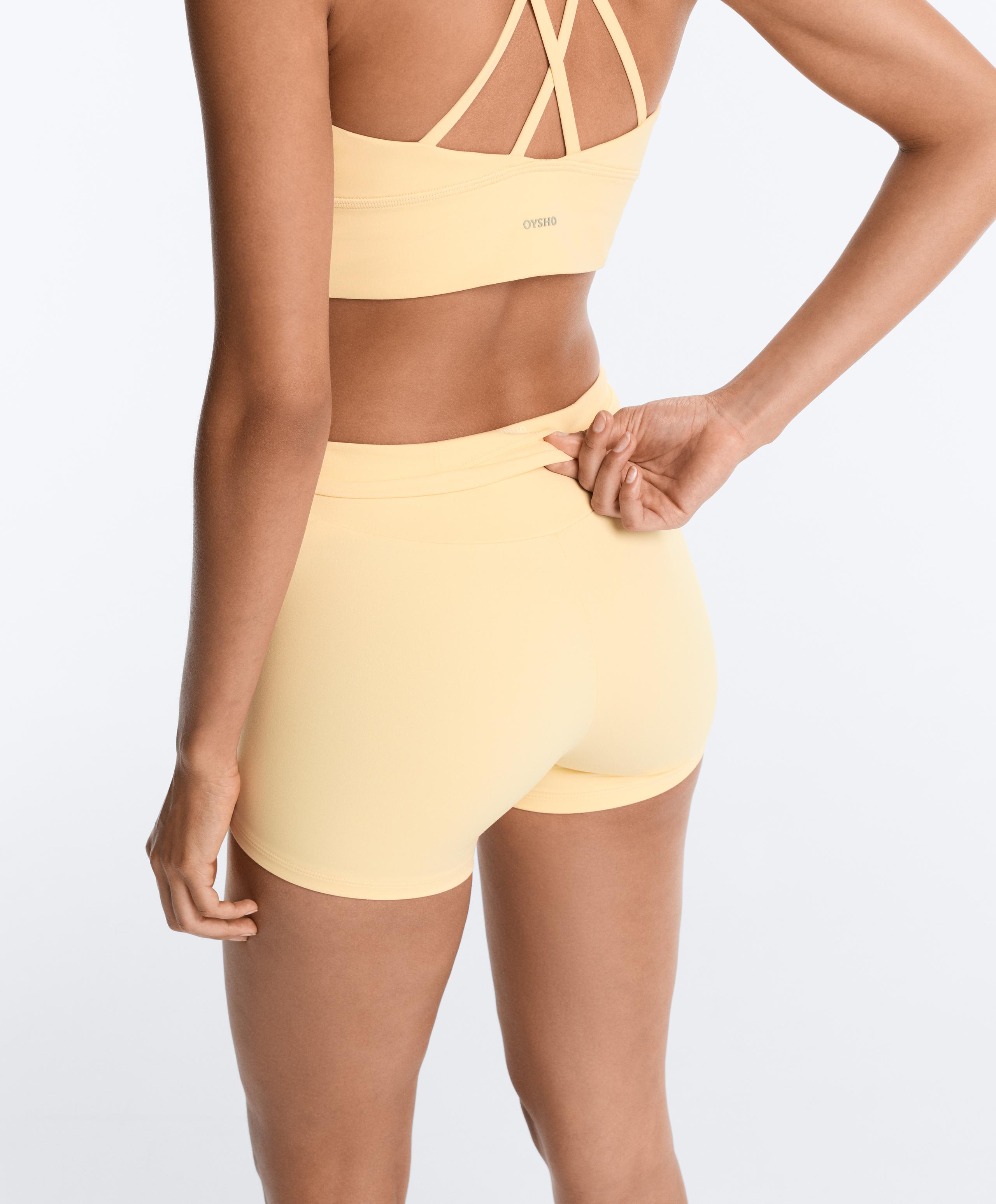 Comfortlux high-waisted 10cm hot pants - PALE YELLOW