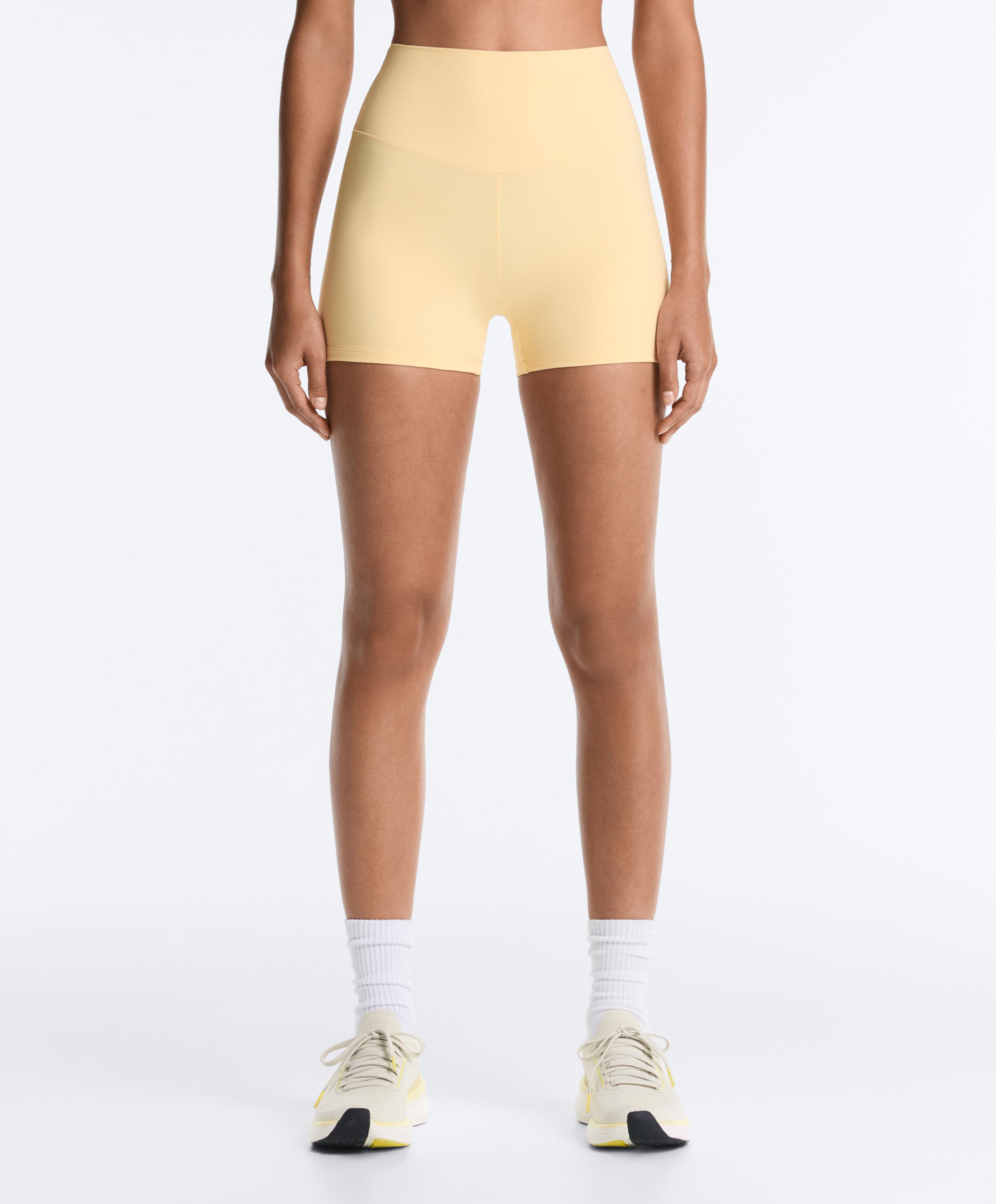 Comfortlux high-waisted 10cm hot pants - PALE YELLOW