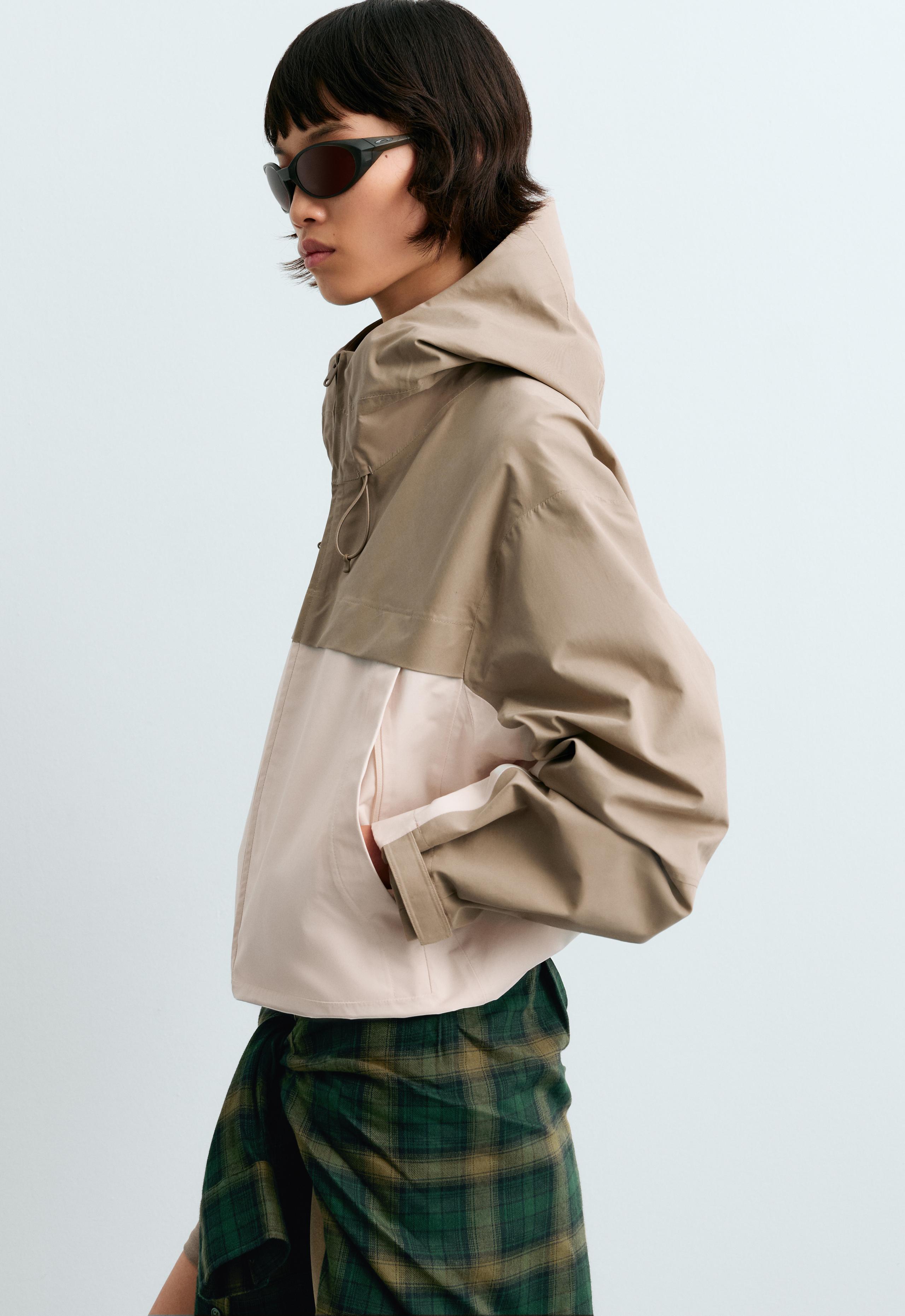 Short 10k technical waterproof canvas colour-block jacket - PALE ECRU