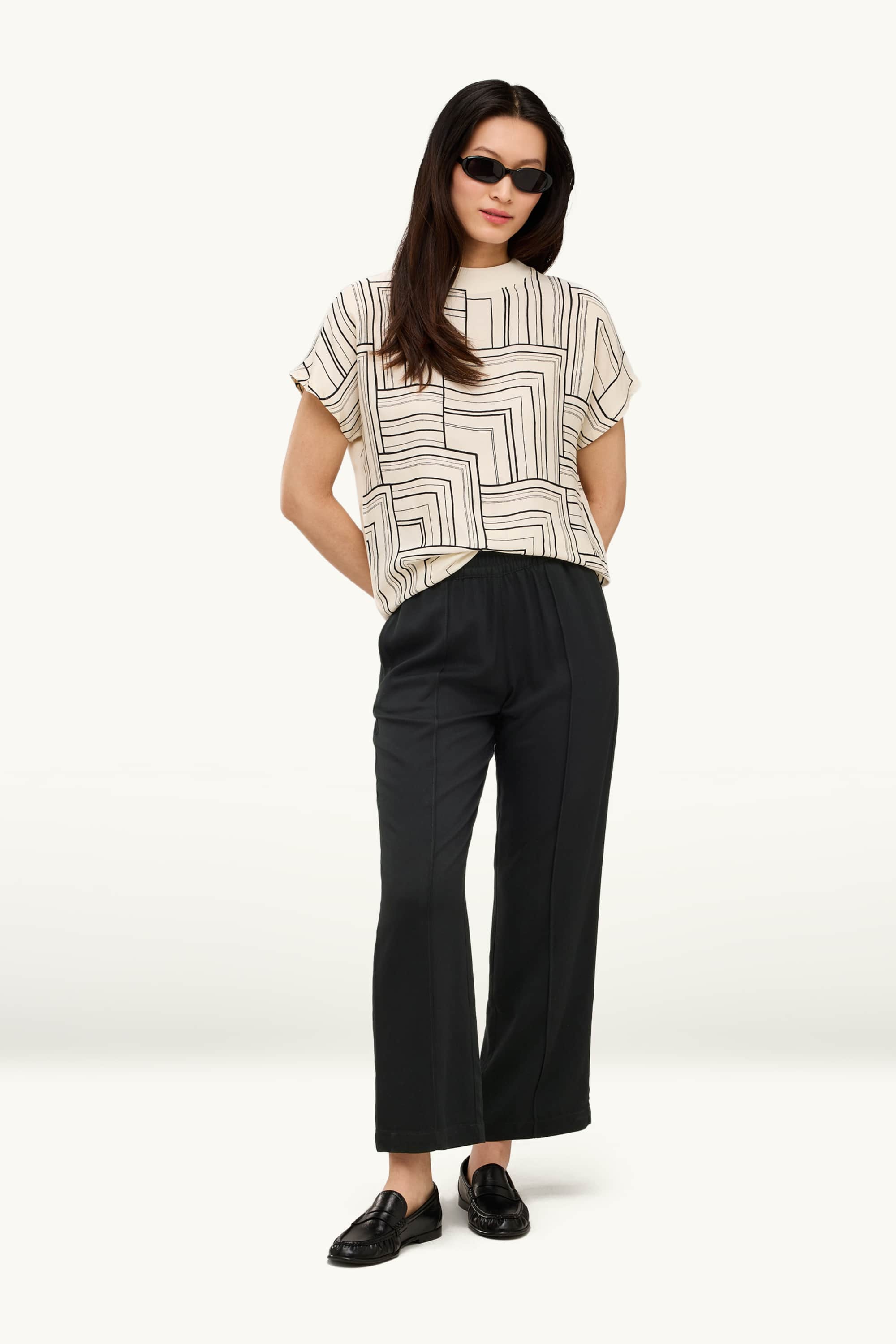Cloth trousers - mid-rise waist - straight leg black