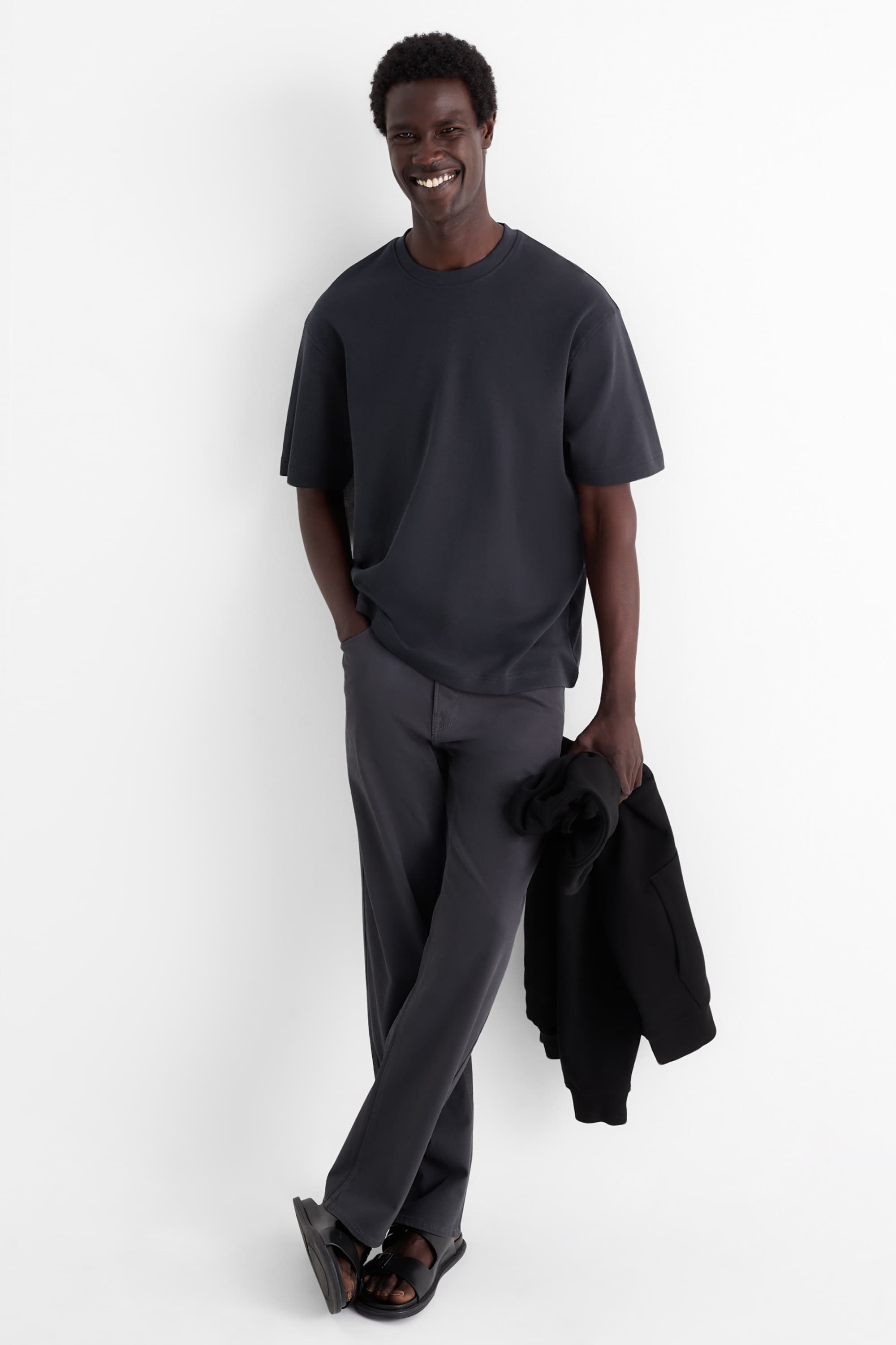 T-shirt - relaxed fit black (6)