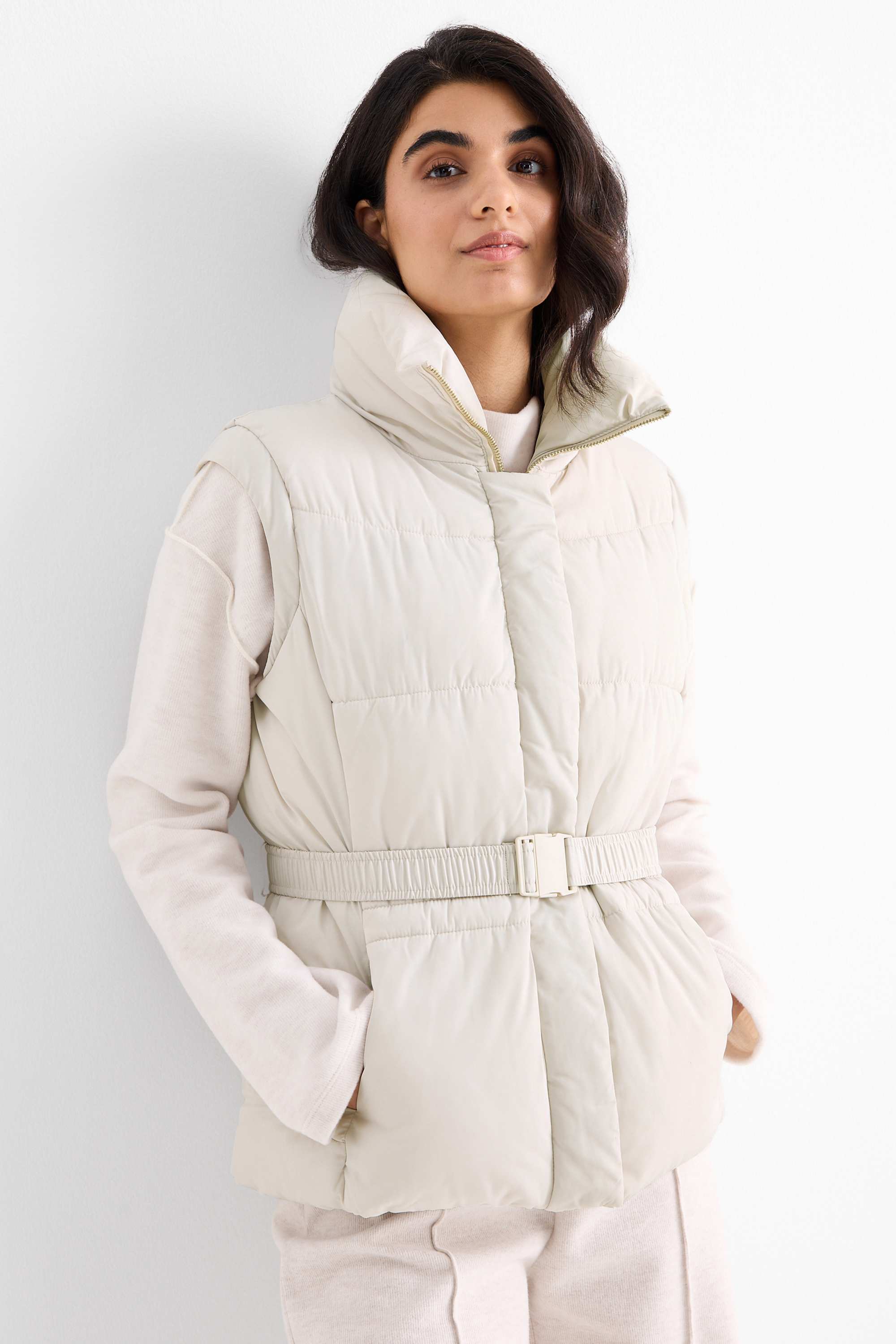 Quilted gilet with belt light gray