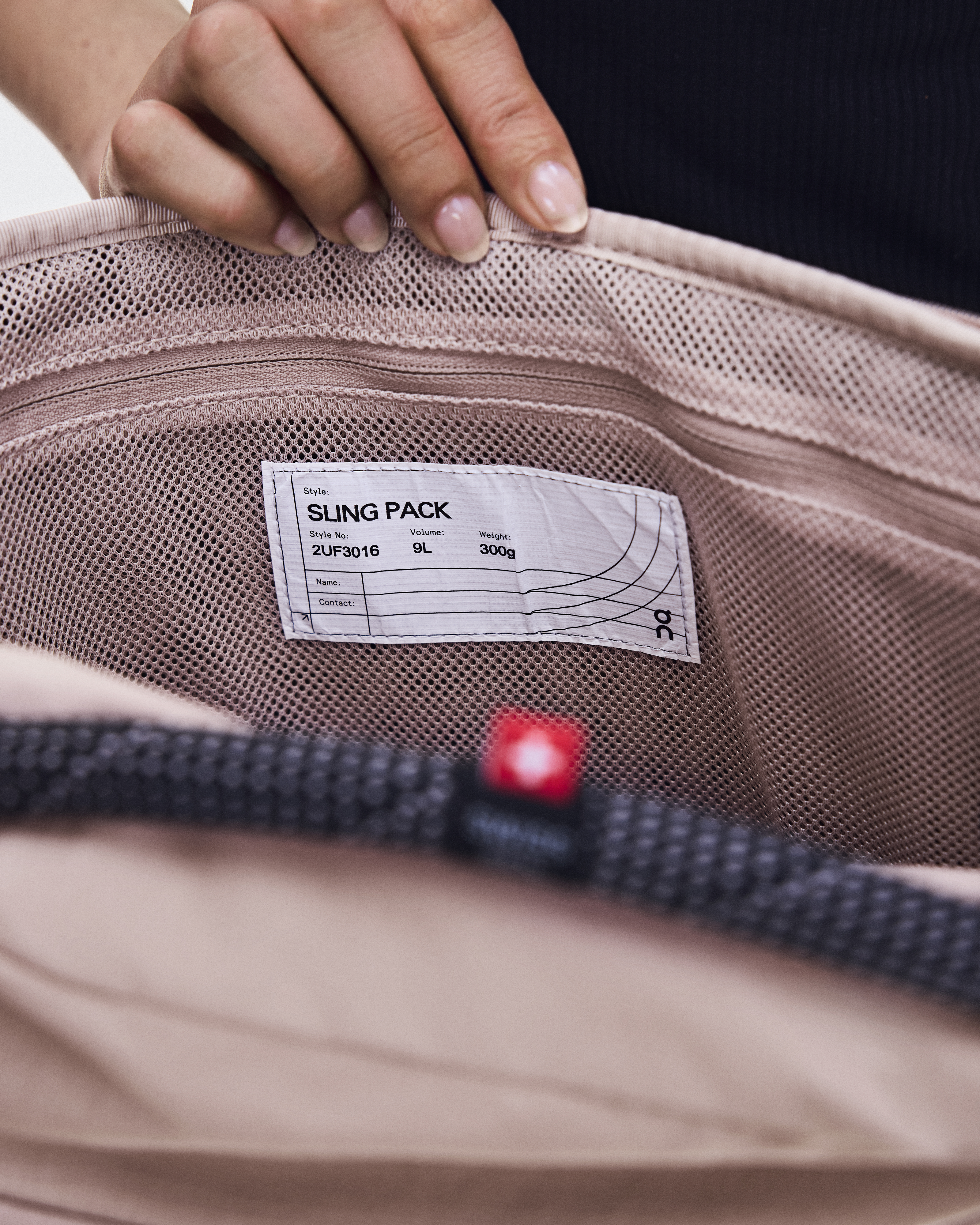 Sling Pack 9L - Biscuit | Black