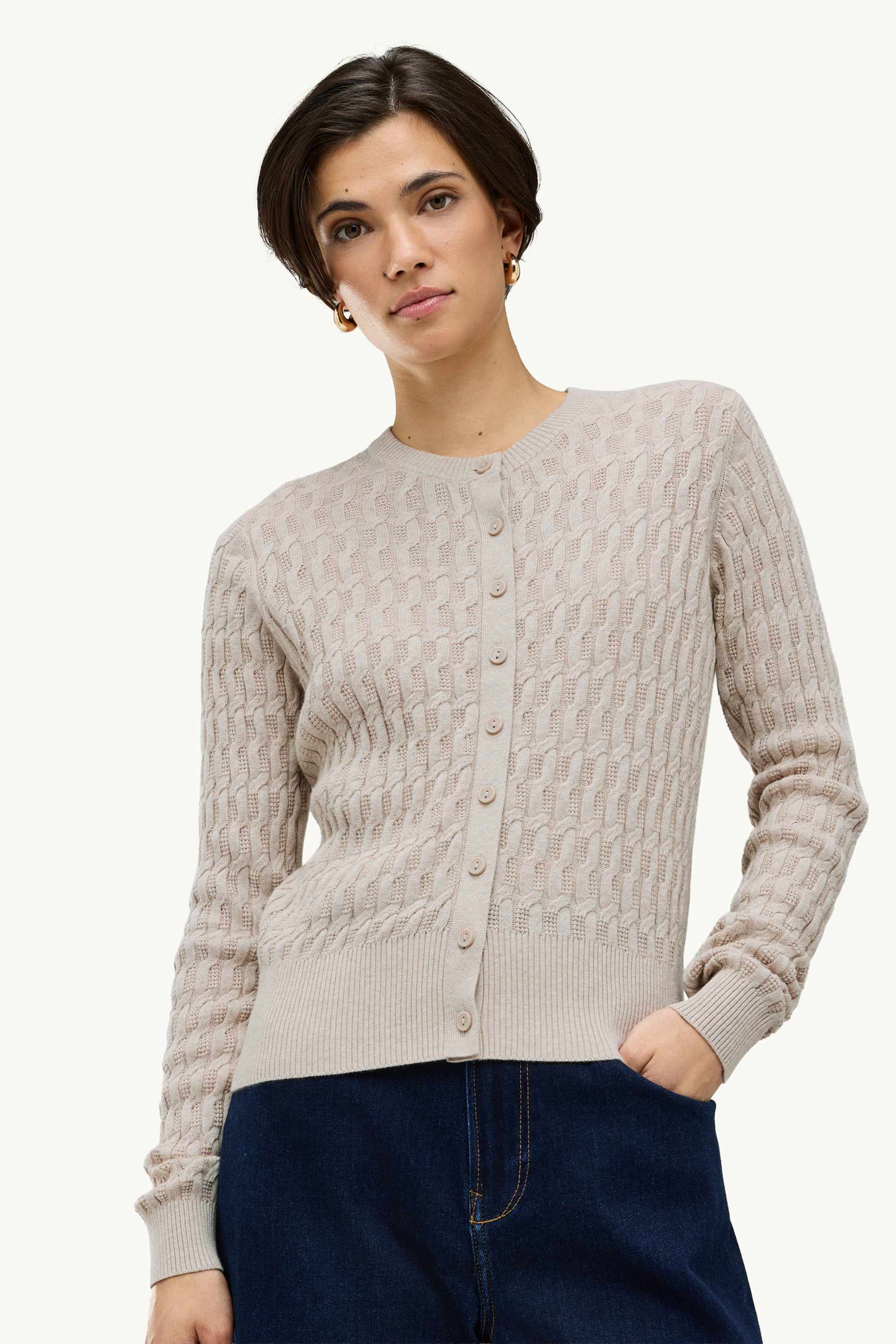 Cardigan - cable knit pattern beige
