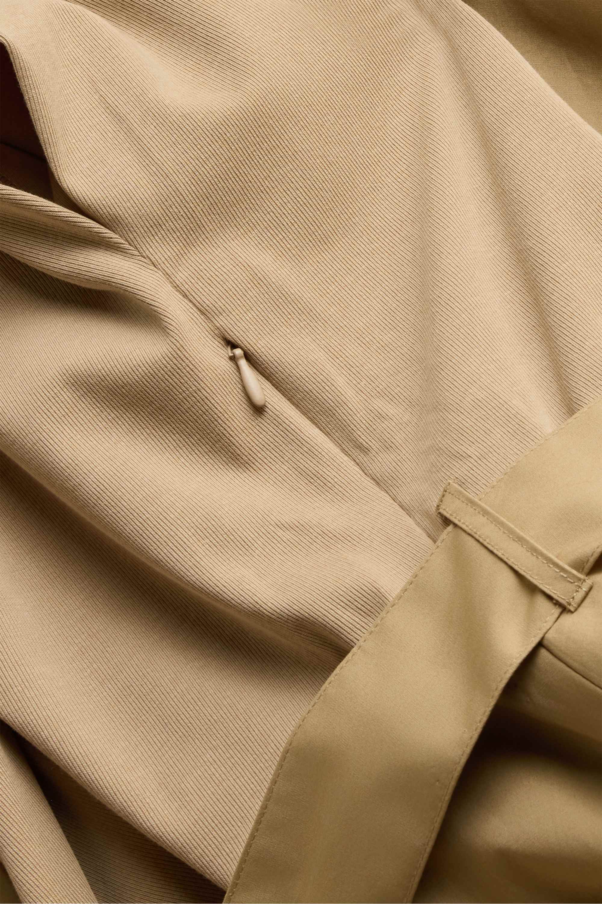 Fit & flare dress with belt beige