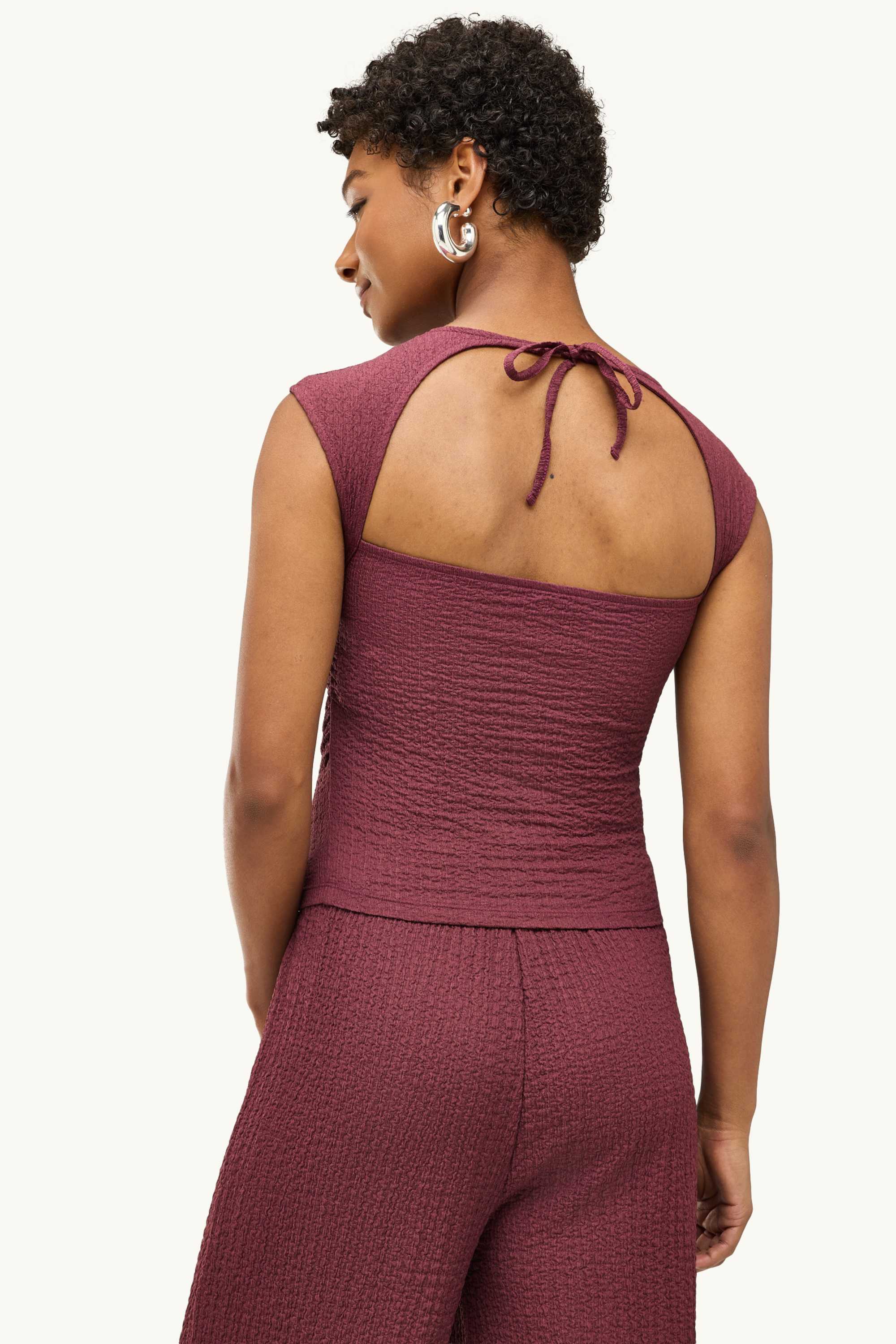 Top - textured dark red