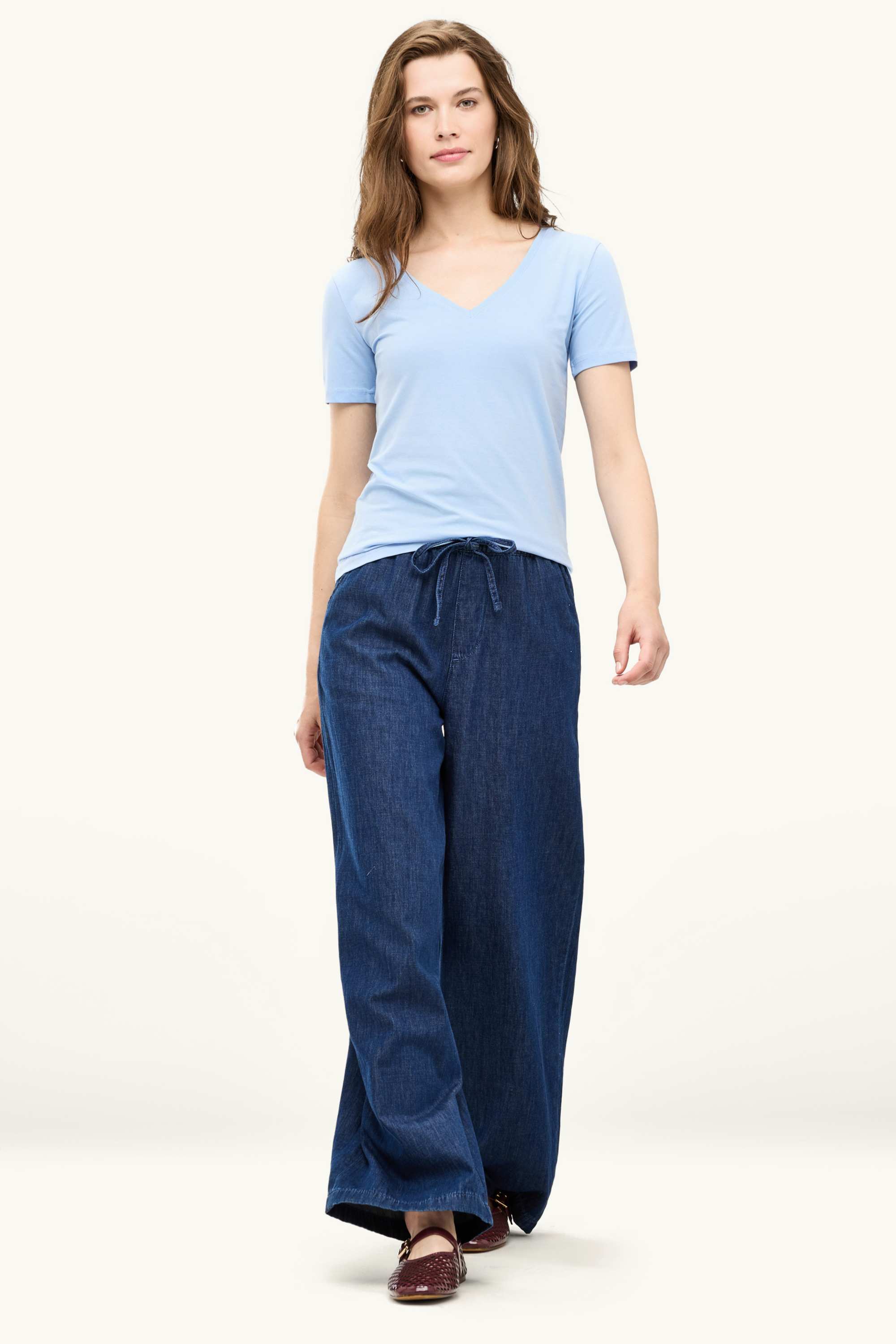 V-neck T-shirt - slim fit light blue