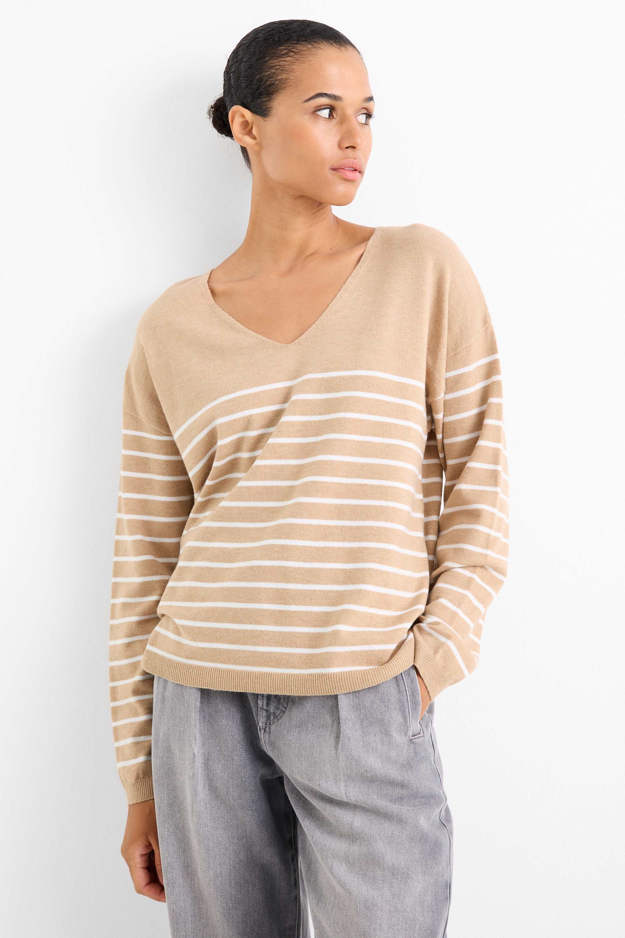 V-neck jumper - striped beige