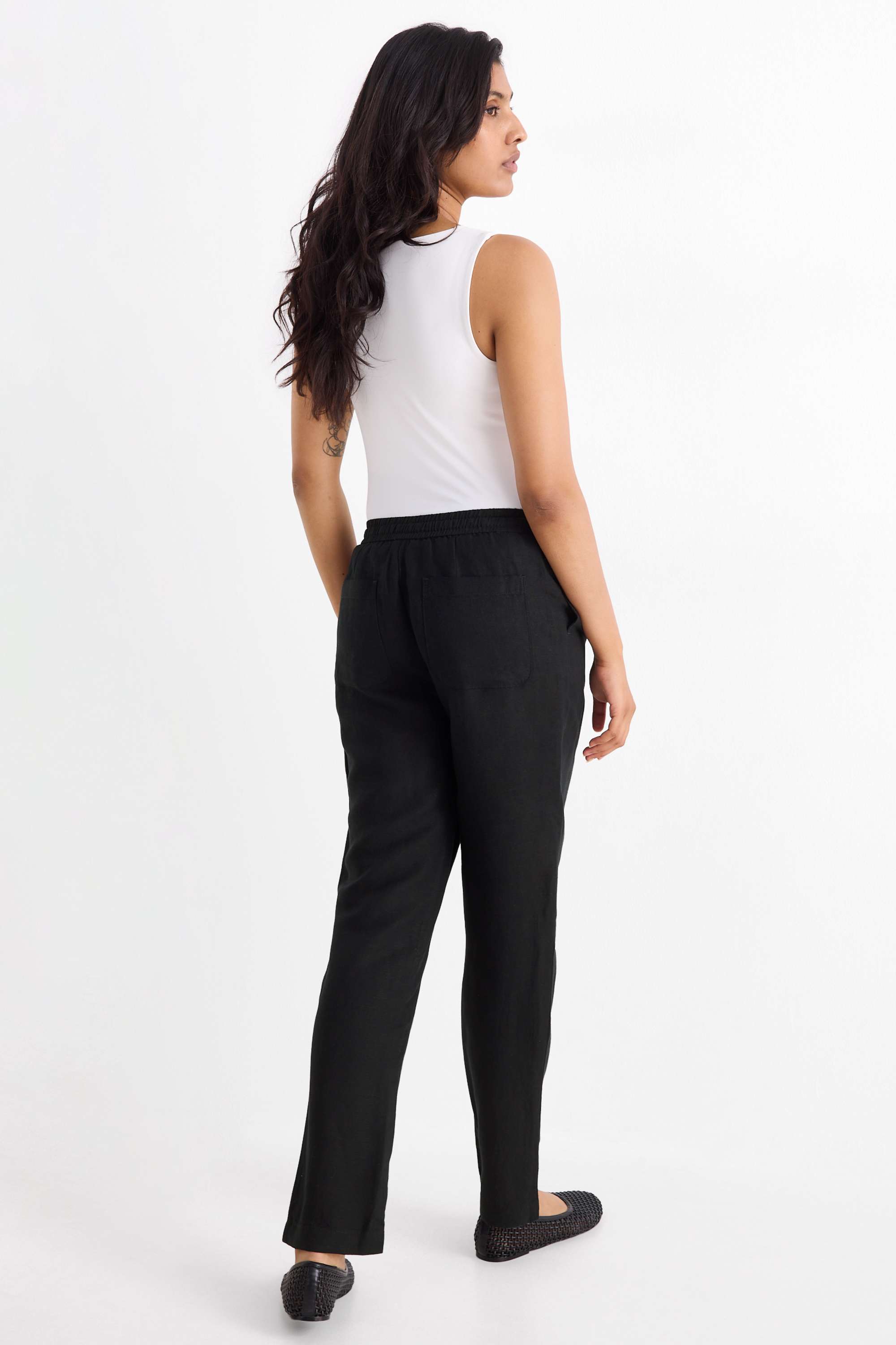Cloth trousers - mid-rise waist - tapered fit - linen blend black