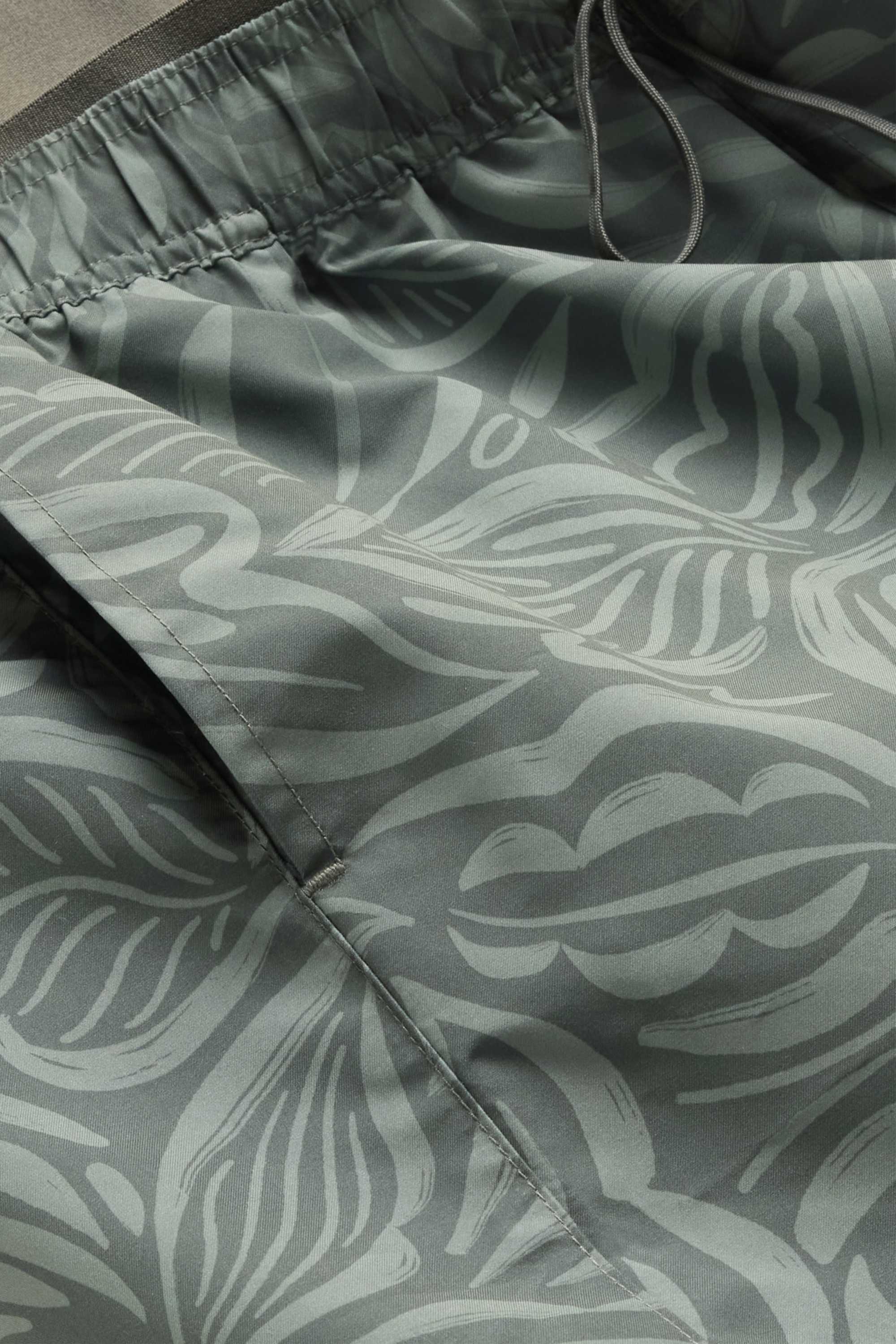 Swim shorts - patterned green