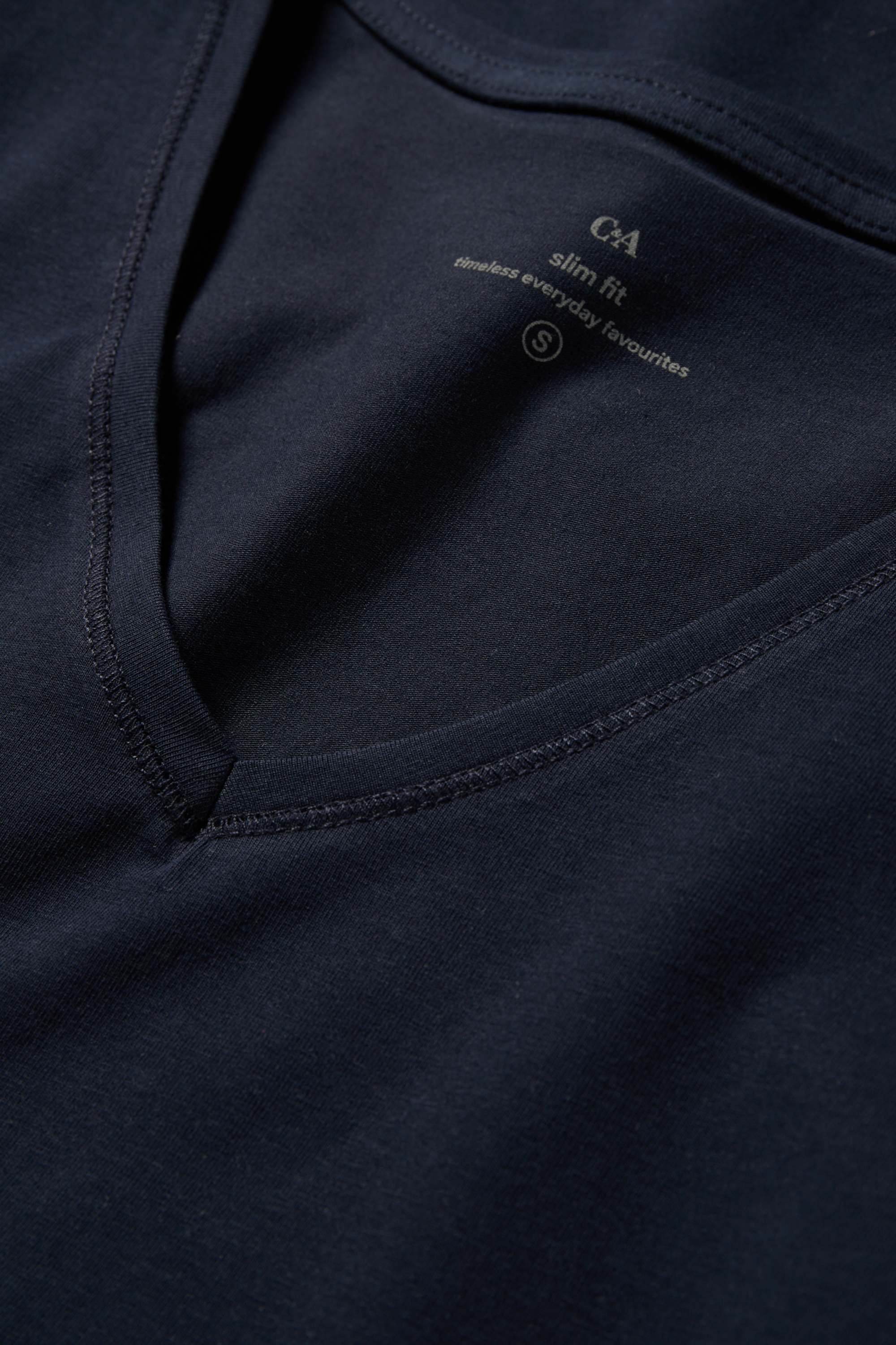 V-neck T-shirt - slim fit dark blue