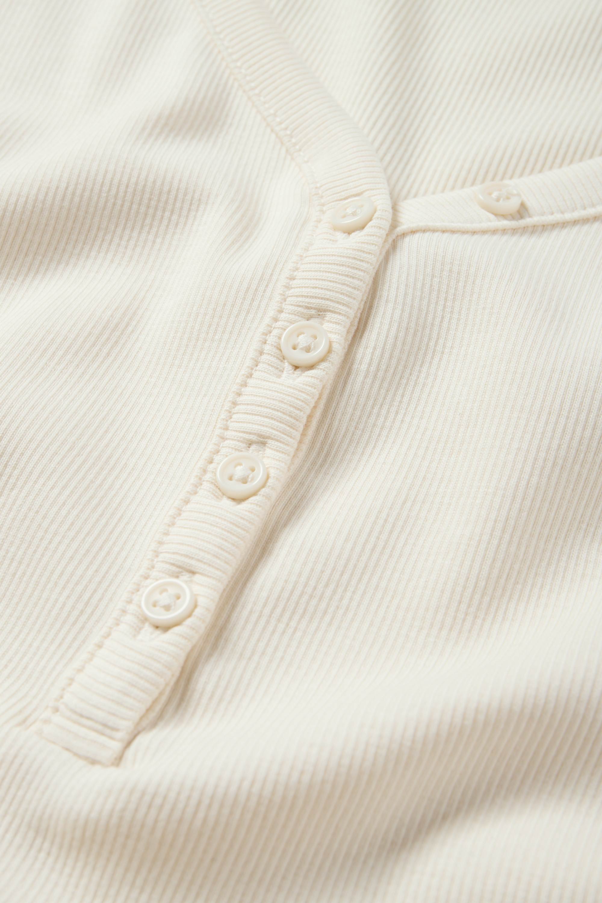 Cropped Henley T-shirt - slim fit - ribbed cremewhite