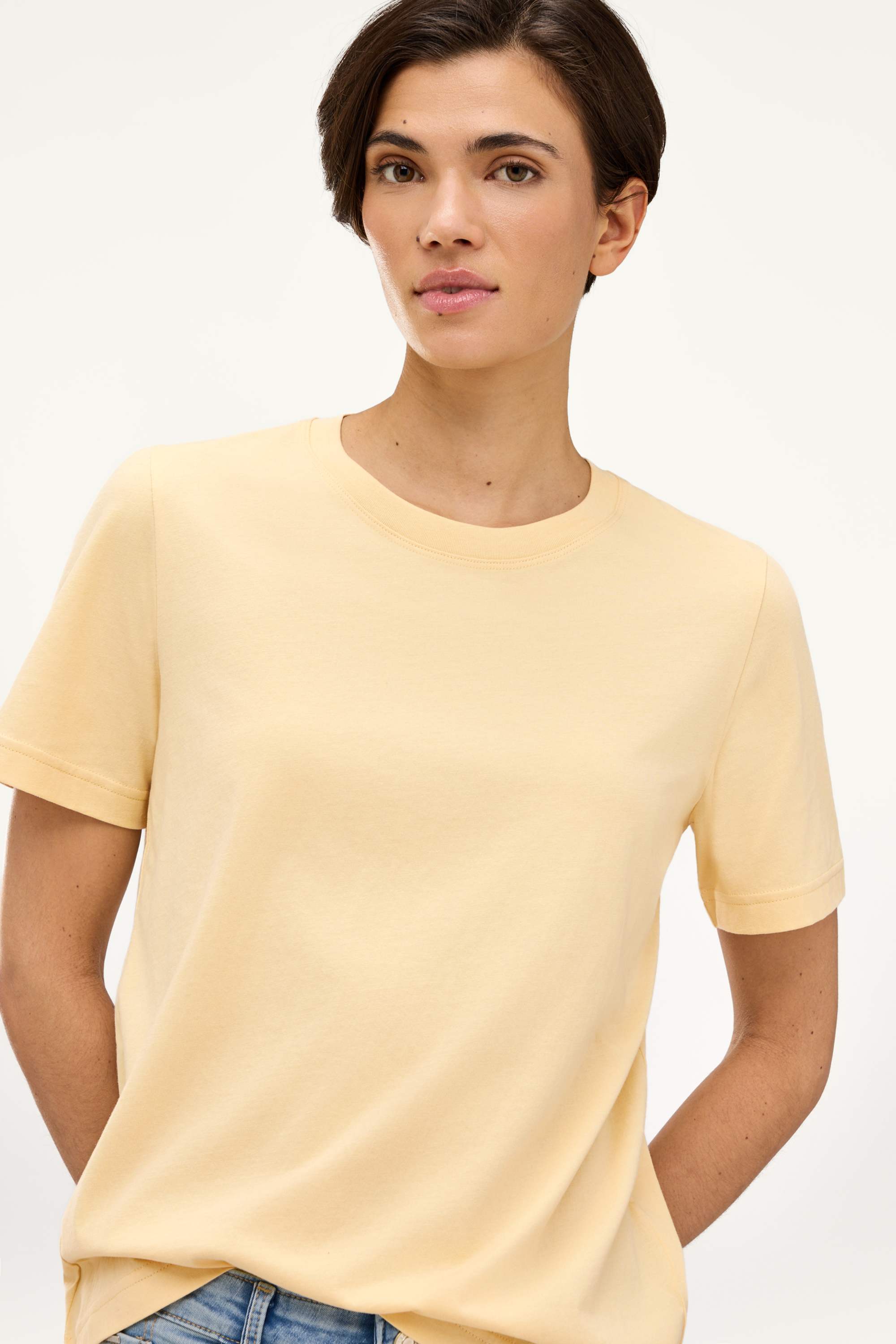 T-shirt - regular fit light yellow