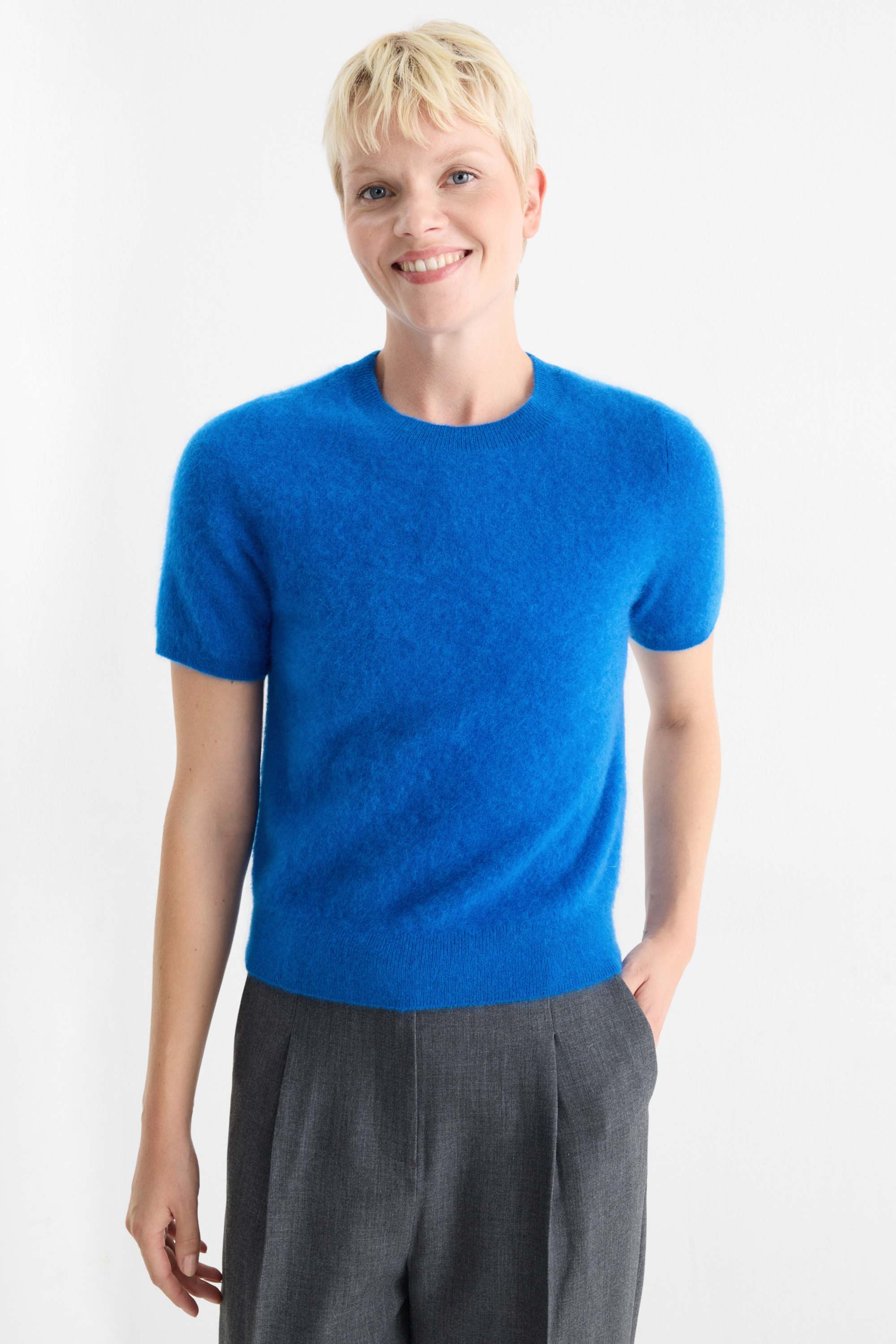 Knitted cashmere jumper - short sleeve blue
