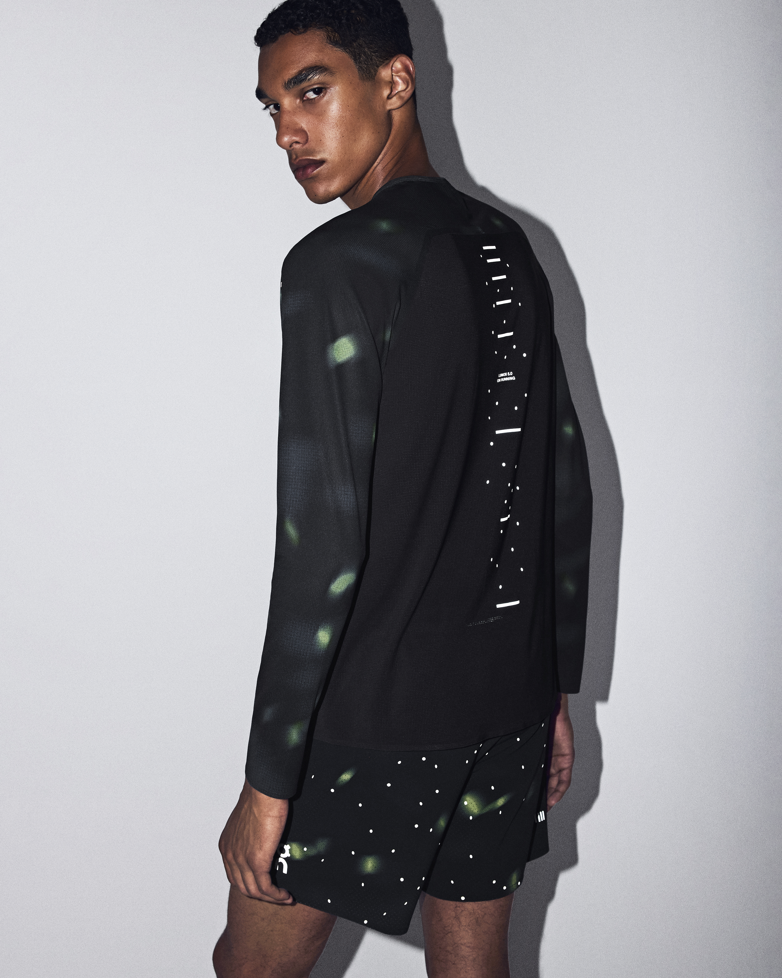 Performance Long-T Lumos - Black
