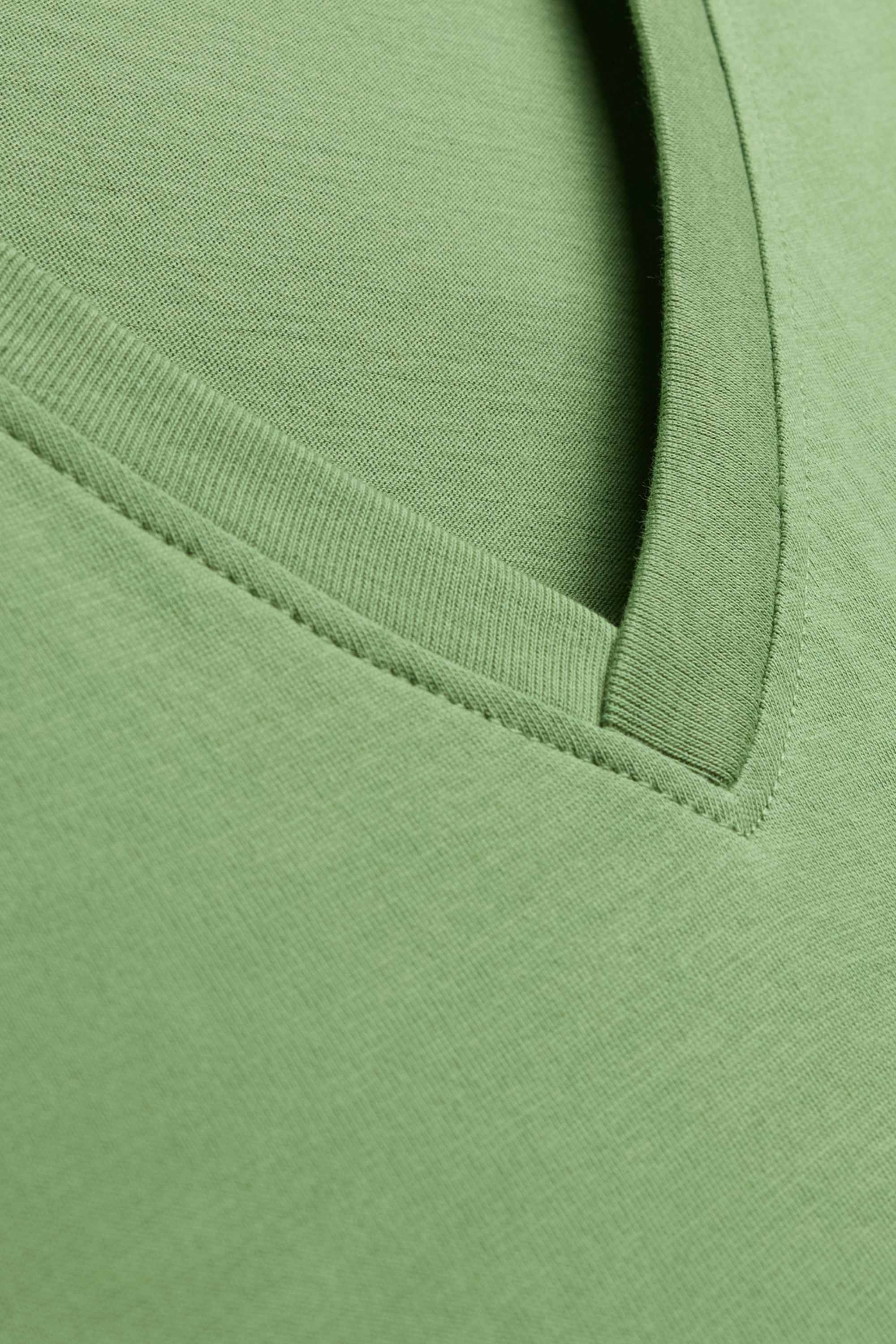 V-neck T-shirt - regular fit green