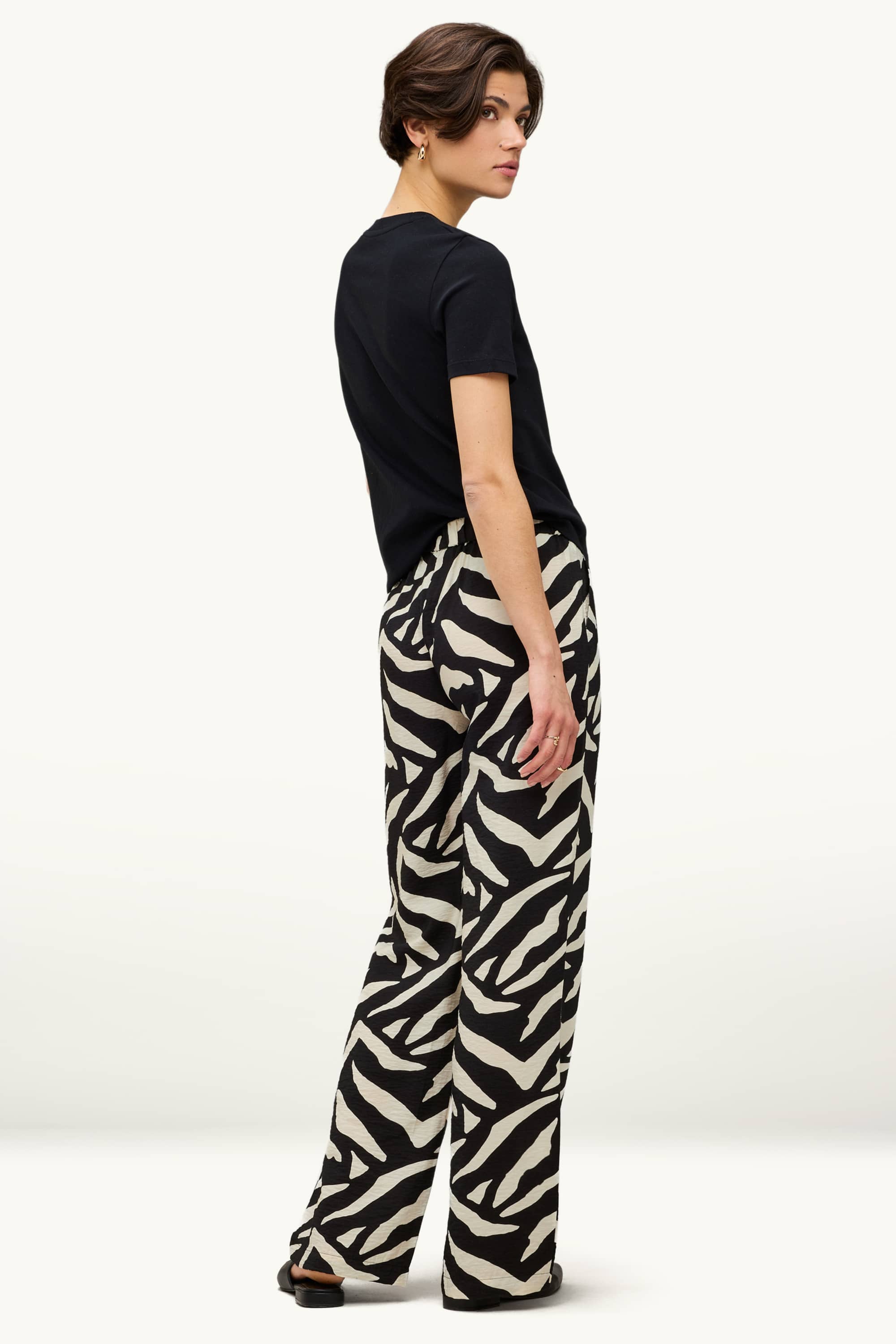 Cloth trousers - high waist - wide leg - patterned black / white