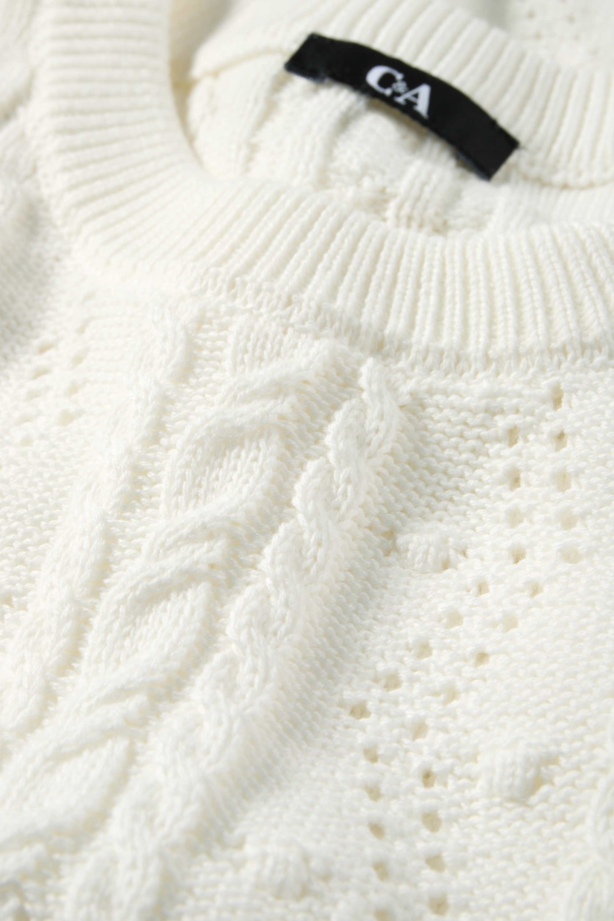 Knitted jumper - short sleeve - cable knit pattern white