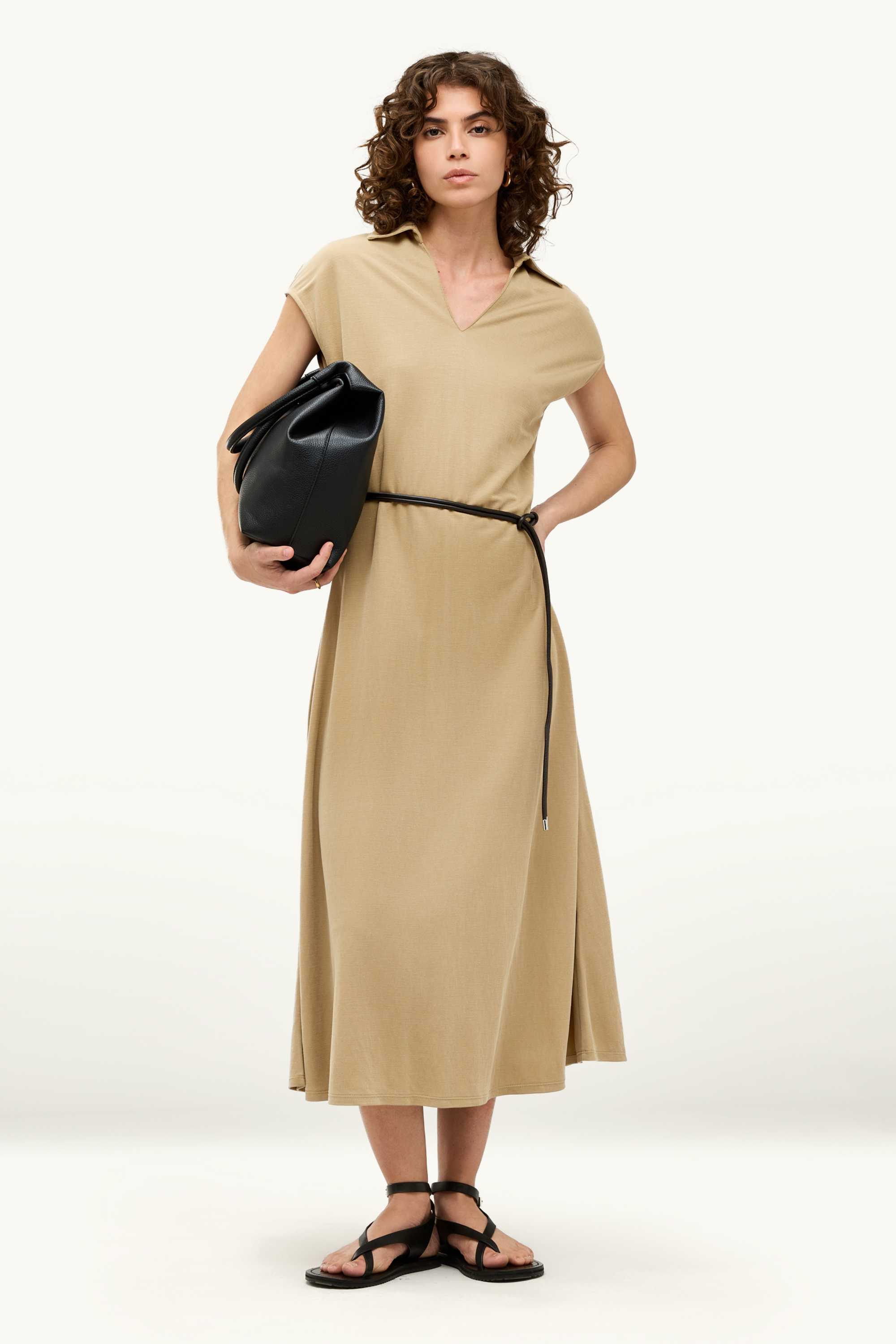 Fit & flare dress with belt and V-neck beige