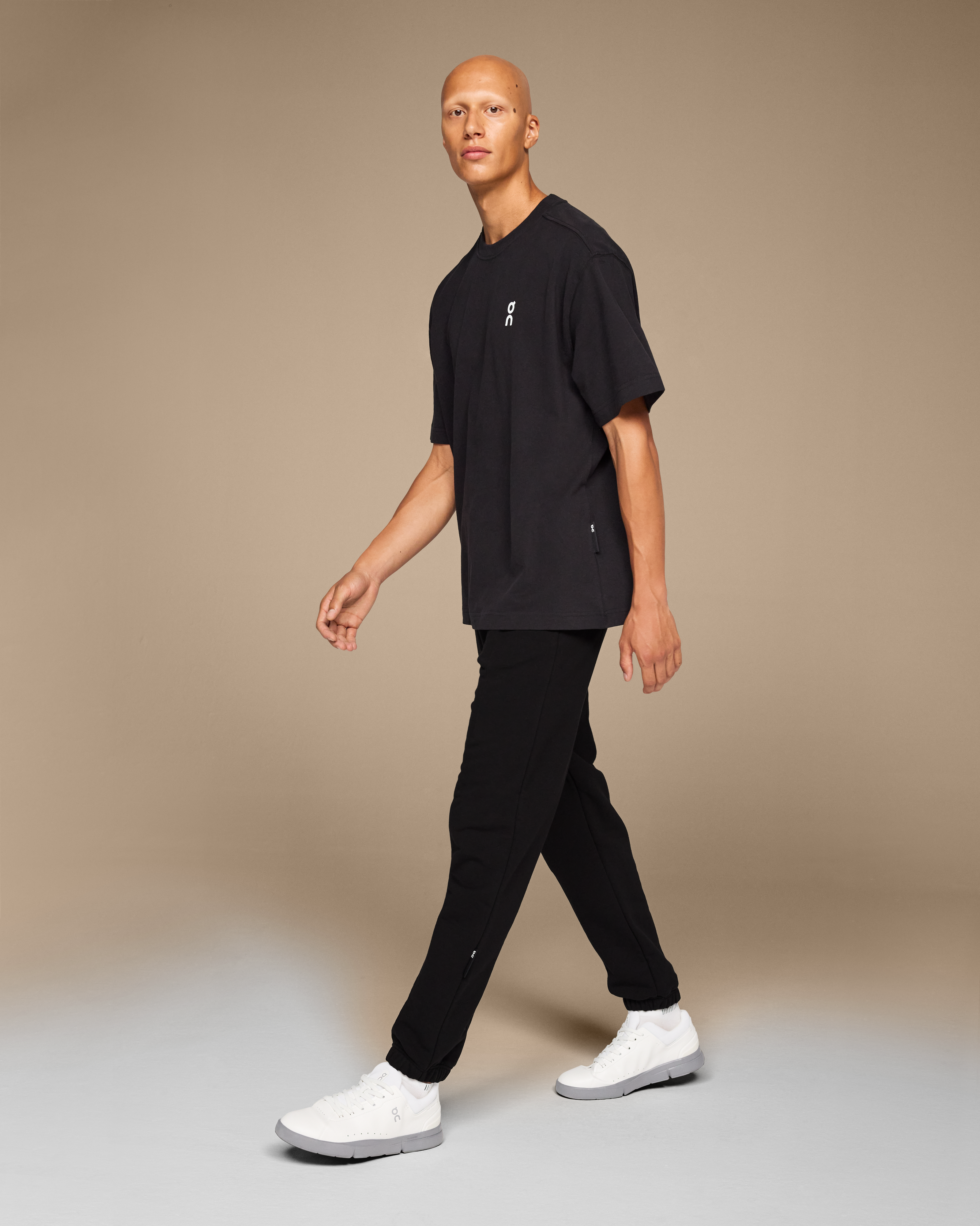Club-T - Black