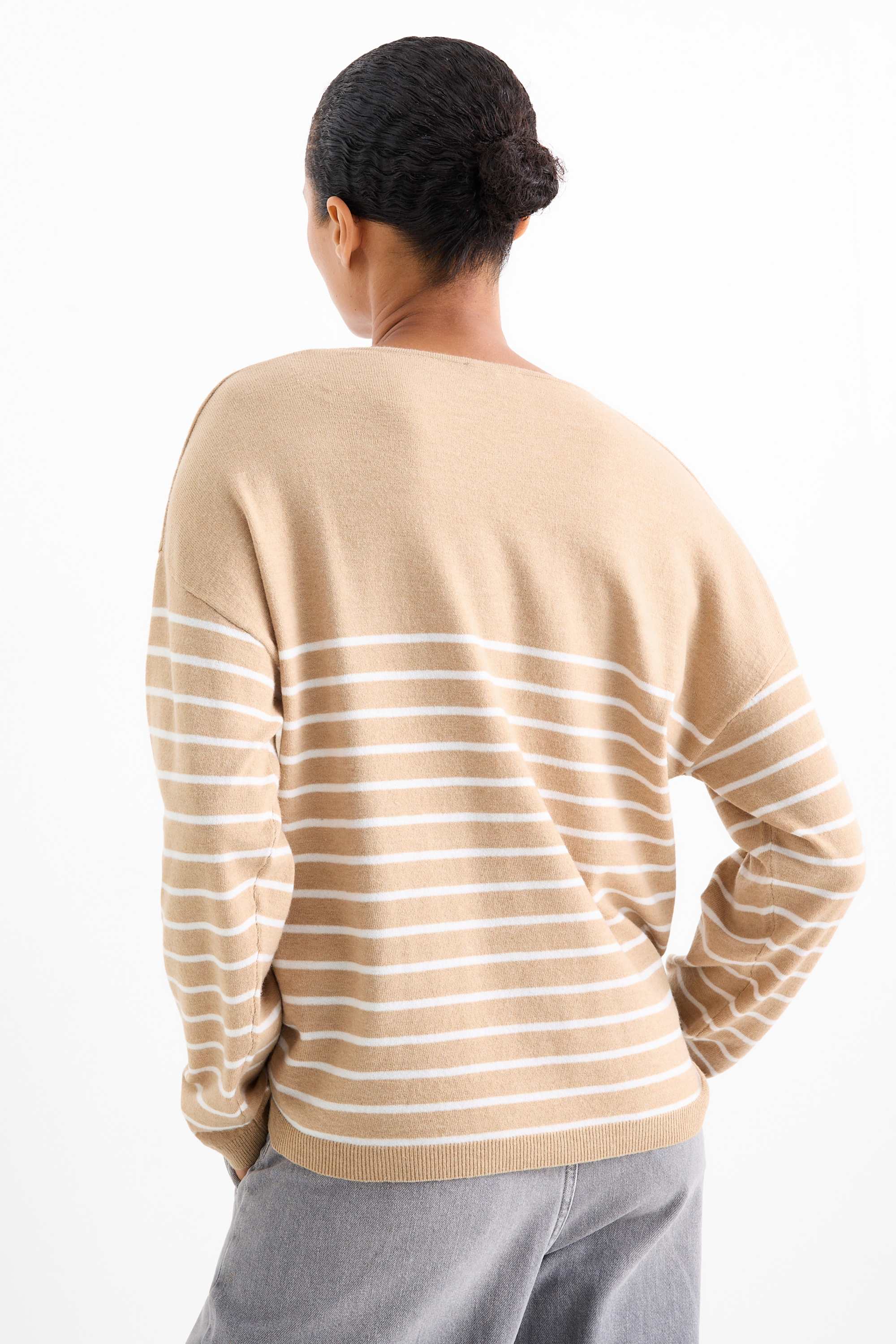 V-neck jumper - striped beige