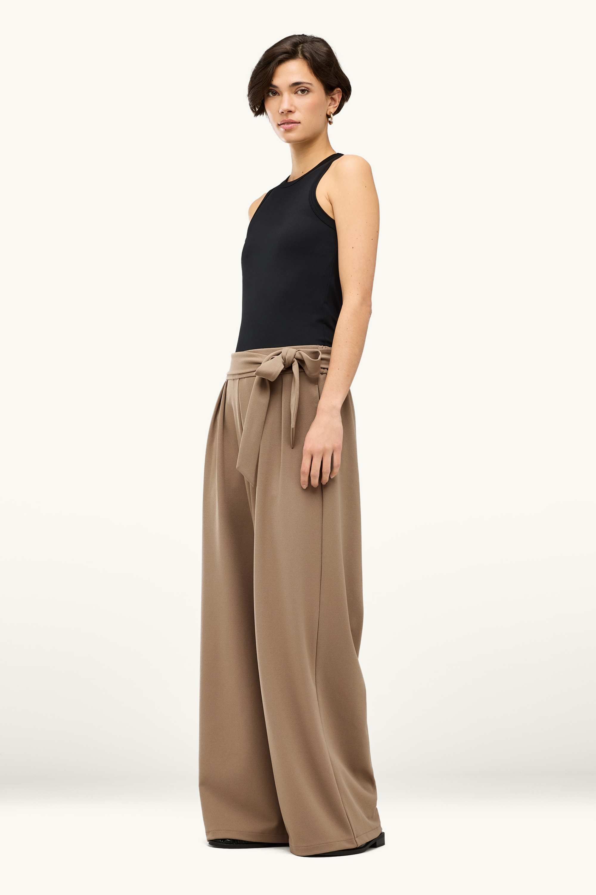 Cloth trousers - high waist - wide leg beige