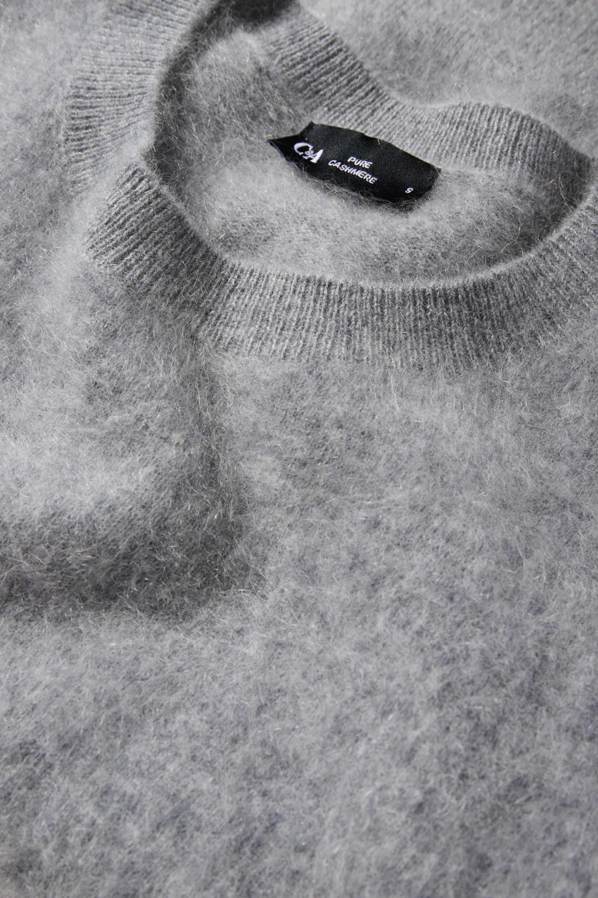 Knitted cashmere jumper - short sleeve gray