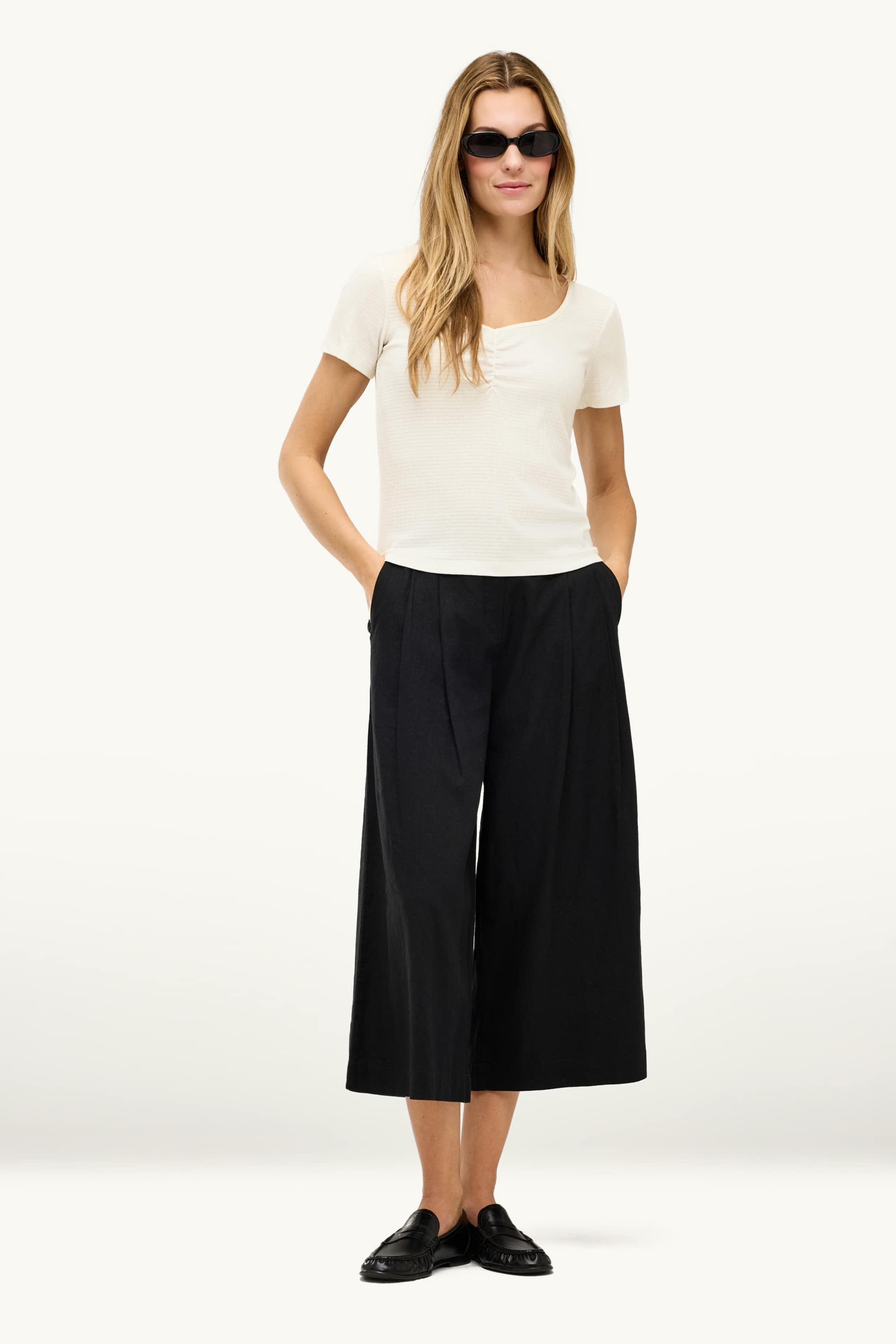 V-neck T-shirt - ribbed white