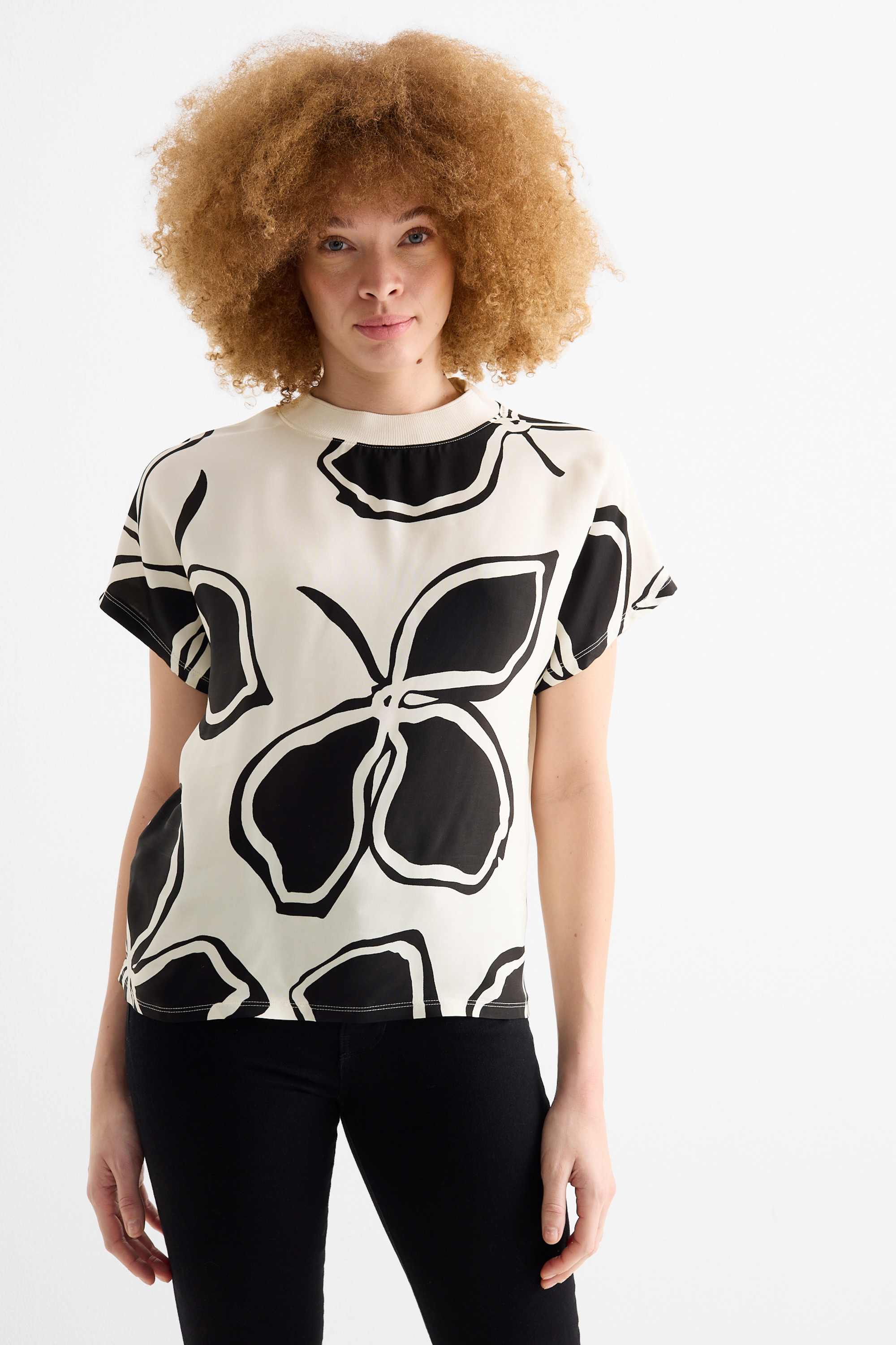 T-shirt - relaxed fit - floral black / beige (2)