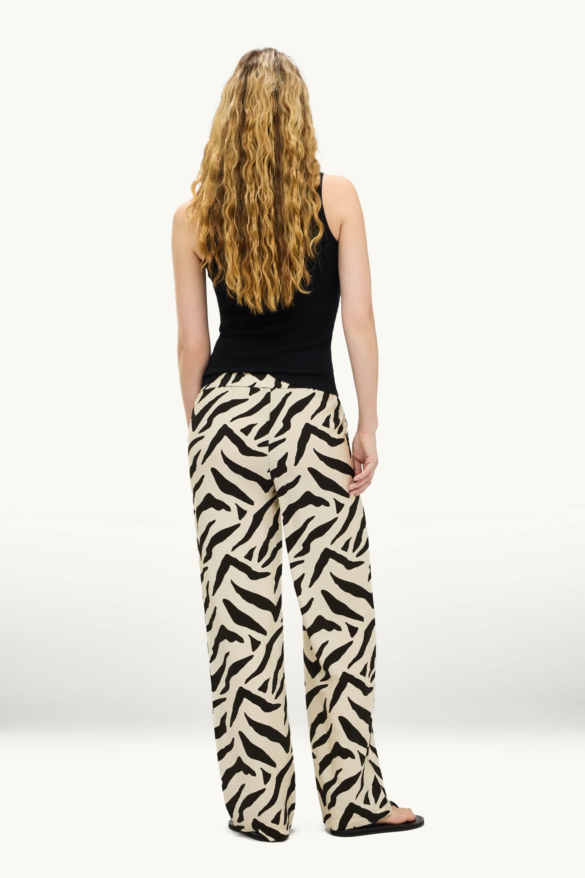 Cloth trousers - high waist - wide leg - patterned white / black