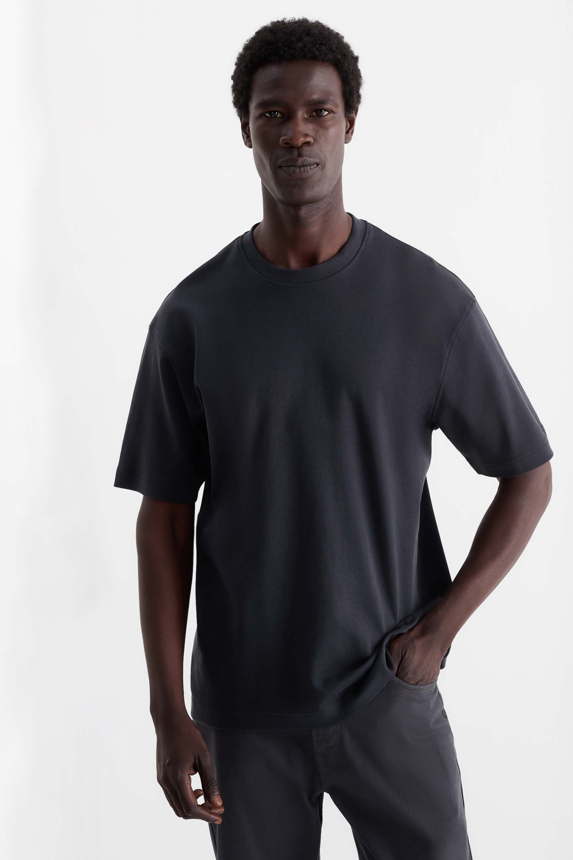 T-shirt - relaxed fit black (6)