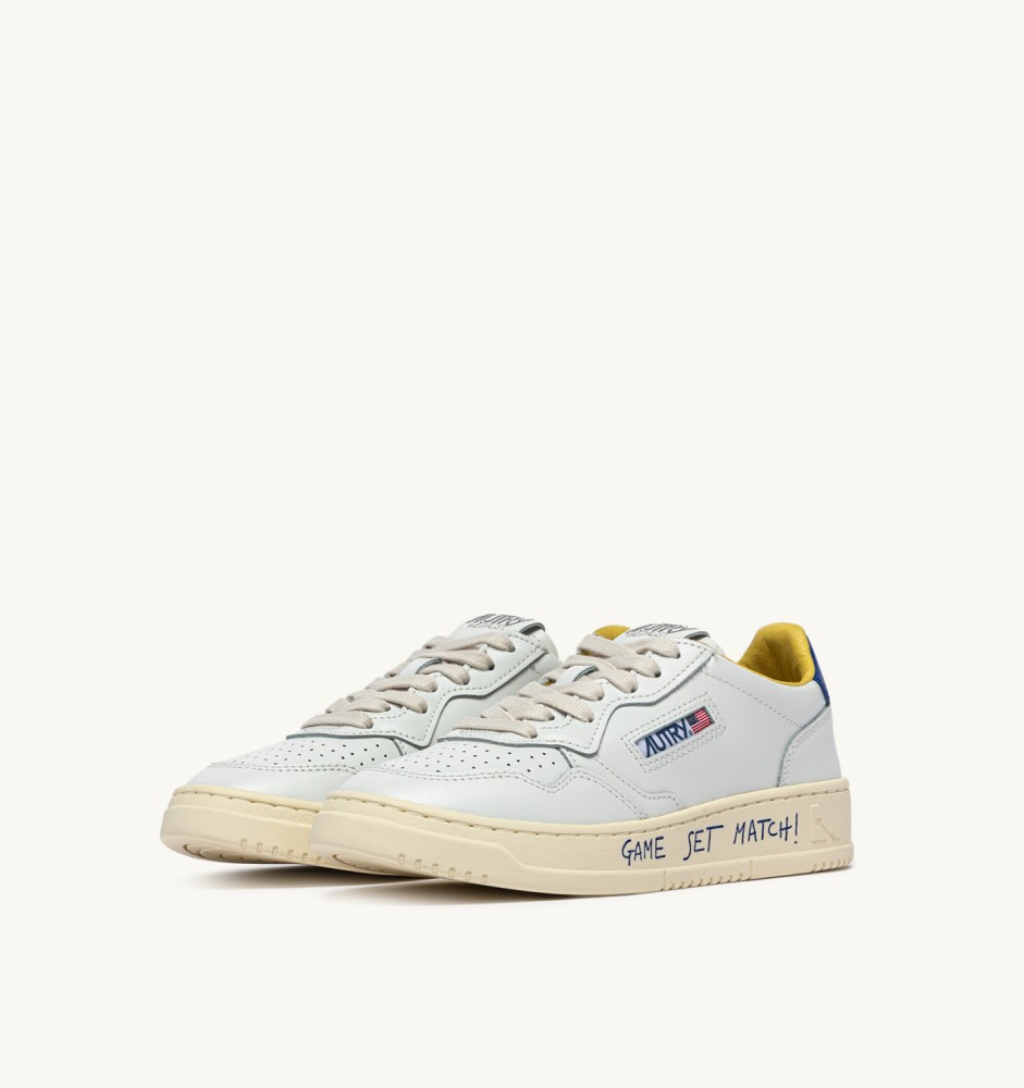 MEDALIST LOW IN LEATHER COLOR WHITE AND BEAU BLUE WITH LETTERING