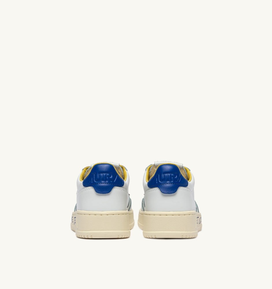 MEDALIST LOW IN LEATHER COLOR WHITE AND BEAU BLUE WITH LETTERING