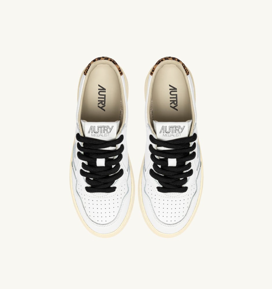 MEDALIST LOW IN LEATHER COLOR WHITE AND LEOPARD