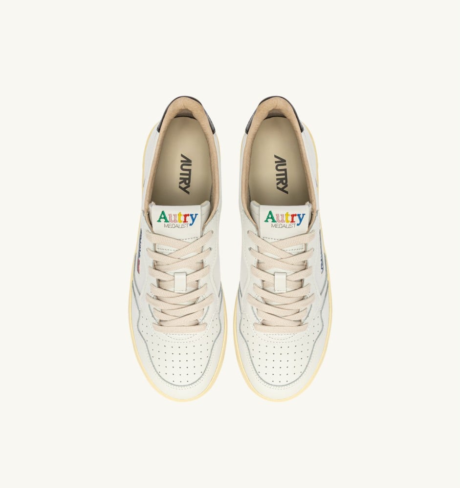 MEDALIST LOW IN WHITE AND BLACK LEATHER