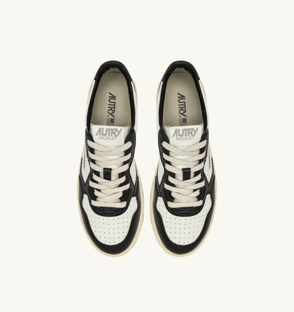 MEDALIST LOW IN WHITE AND BLACK LEATHER WITH LETTERING