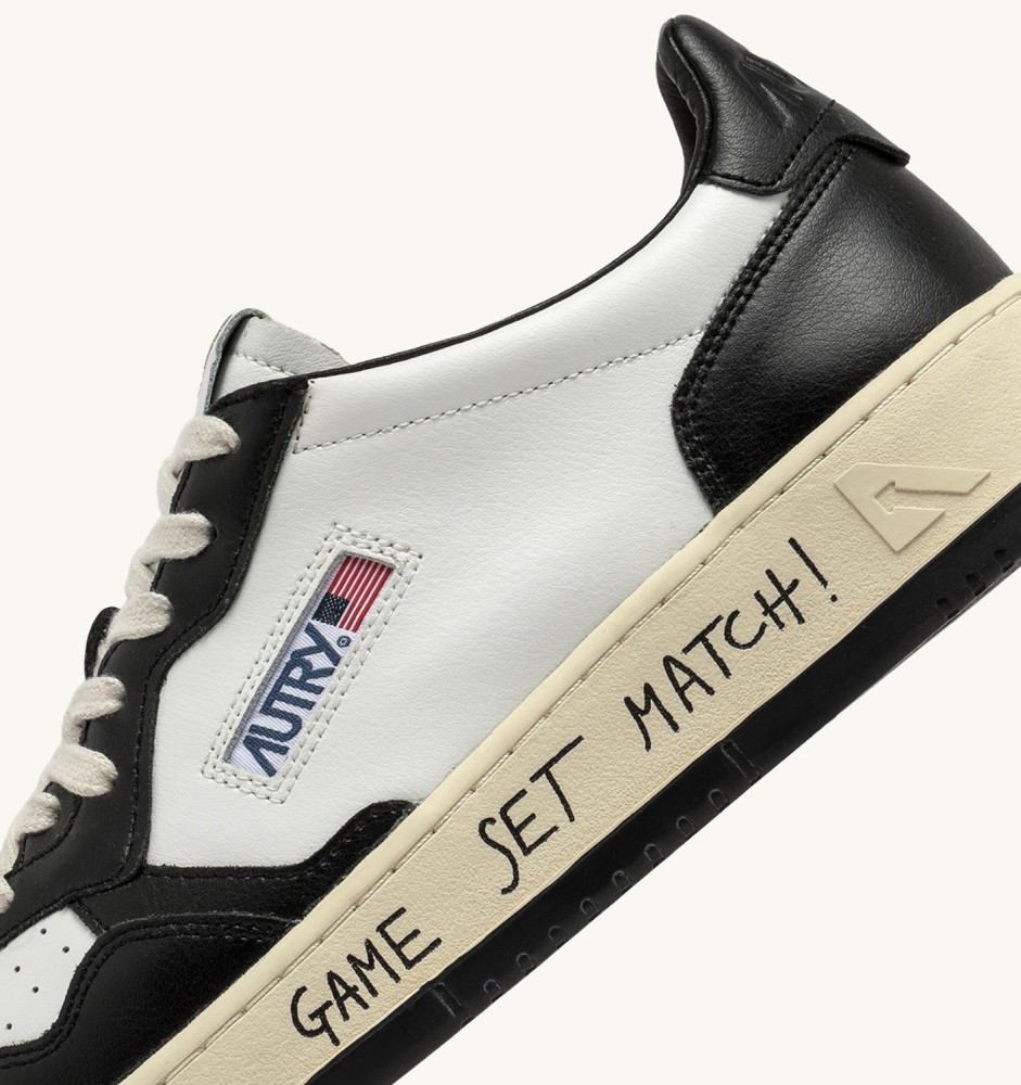 MEDALIST LOW IN WHITE AND BLACK LEATHER WITH LETTERING