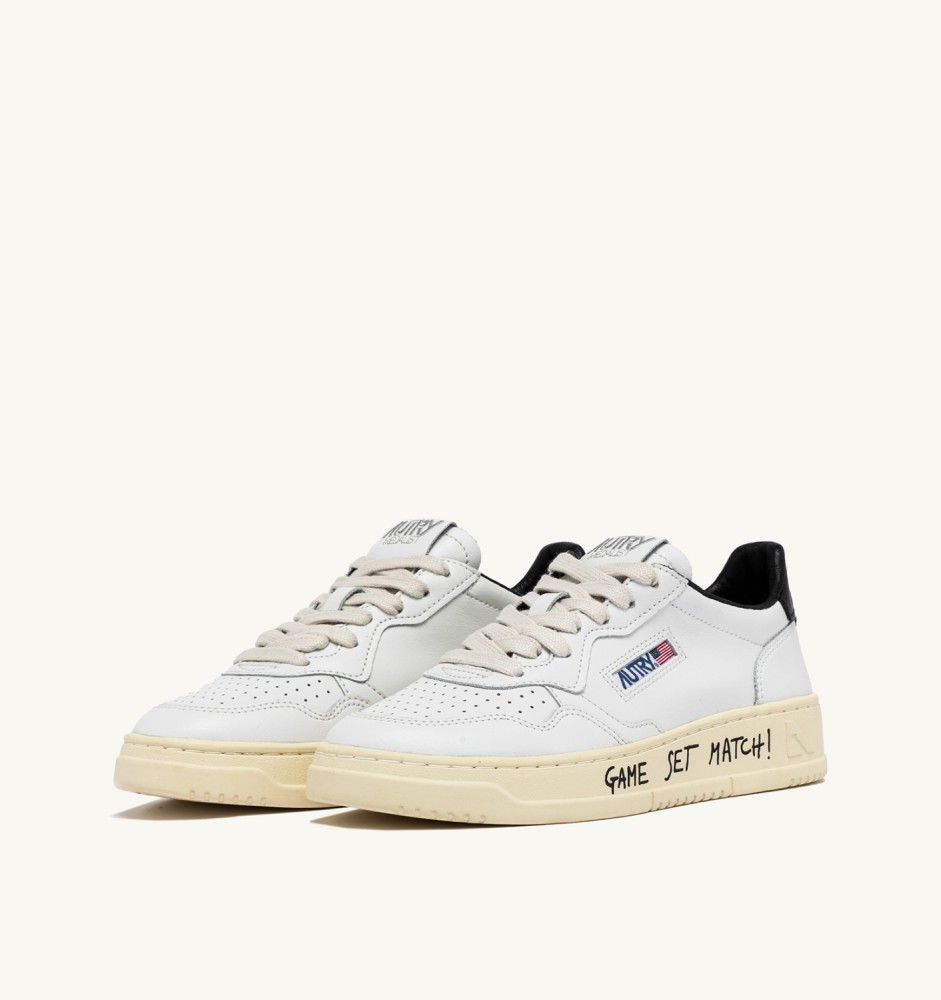 MEDALIST LOW IN WHITE AND BLACK LEATHER WITH LETTERING
