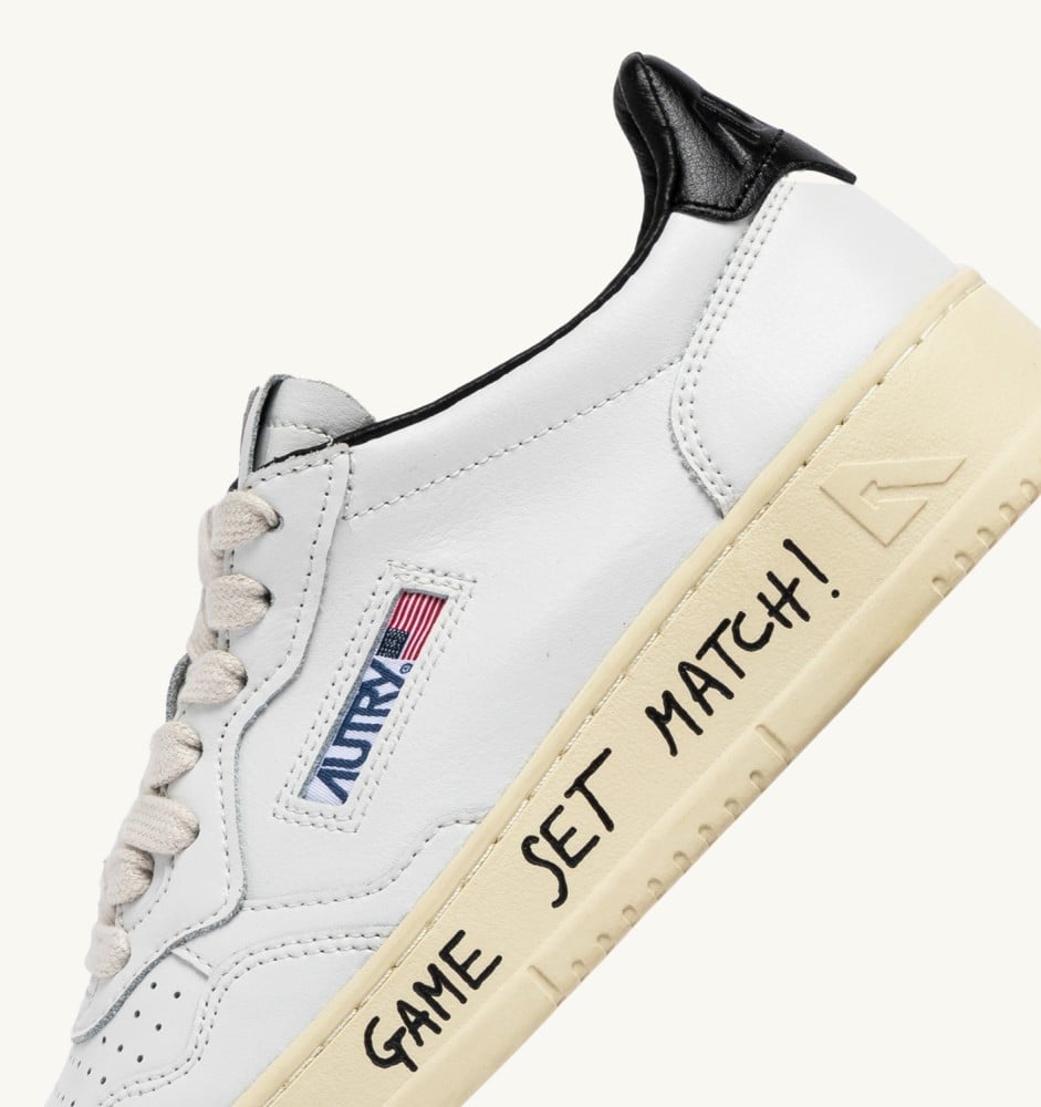 MEDALIST LOW IN WHITE AND BLACK LEATHER WITH LETTERING
