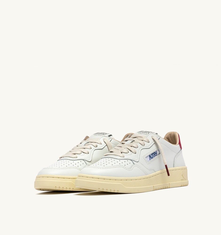 MEDALIST LOW IN WHITE LEATHER AND DEEP CLARET SUEDE