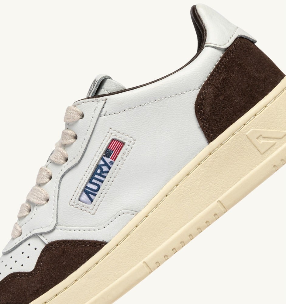 MEDALIST LOW IN WHITE LEATHER AND MAHOGANY SUEDE