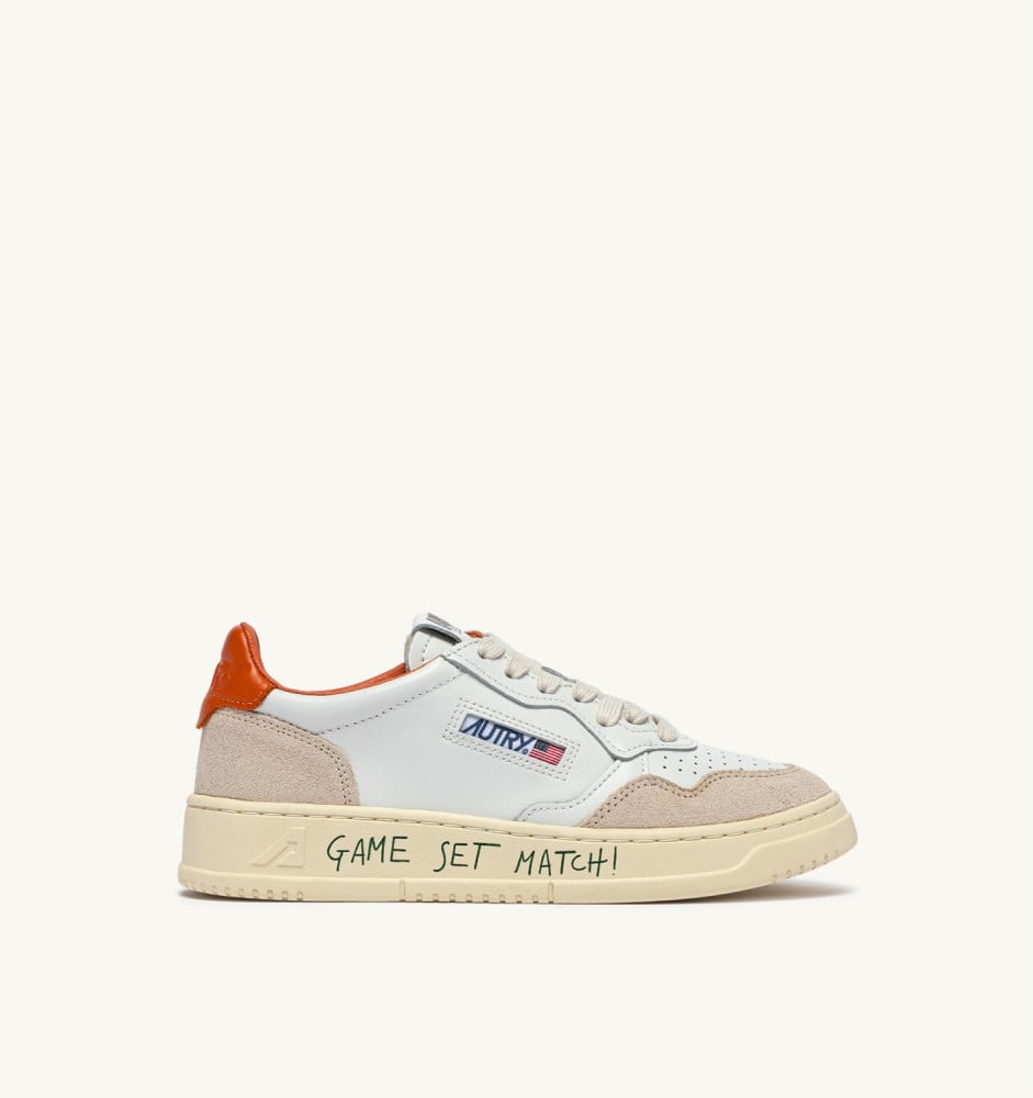 MEDALIST LOW IN LEATHER AND SUEDE COLOR WHITE AND HAWAIIAN SUNSET WITH LETTERING