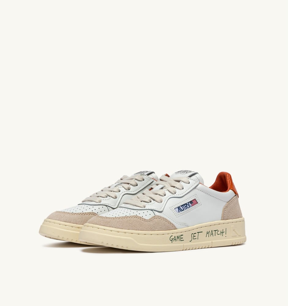 MEDALIST LOW IN LEATHER AND SUEDE COLOR WHITE AND HAWAIIAN SUNSET WITH LETTERING